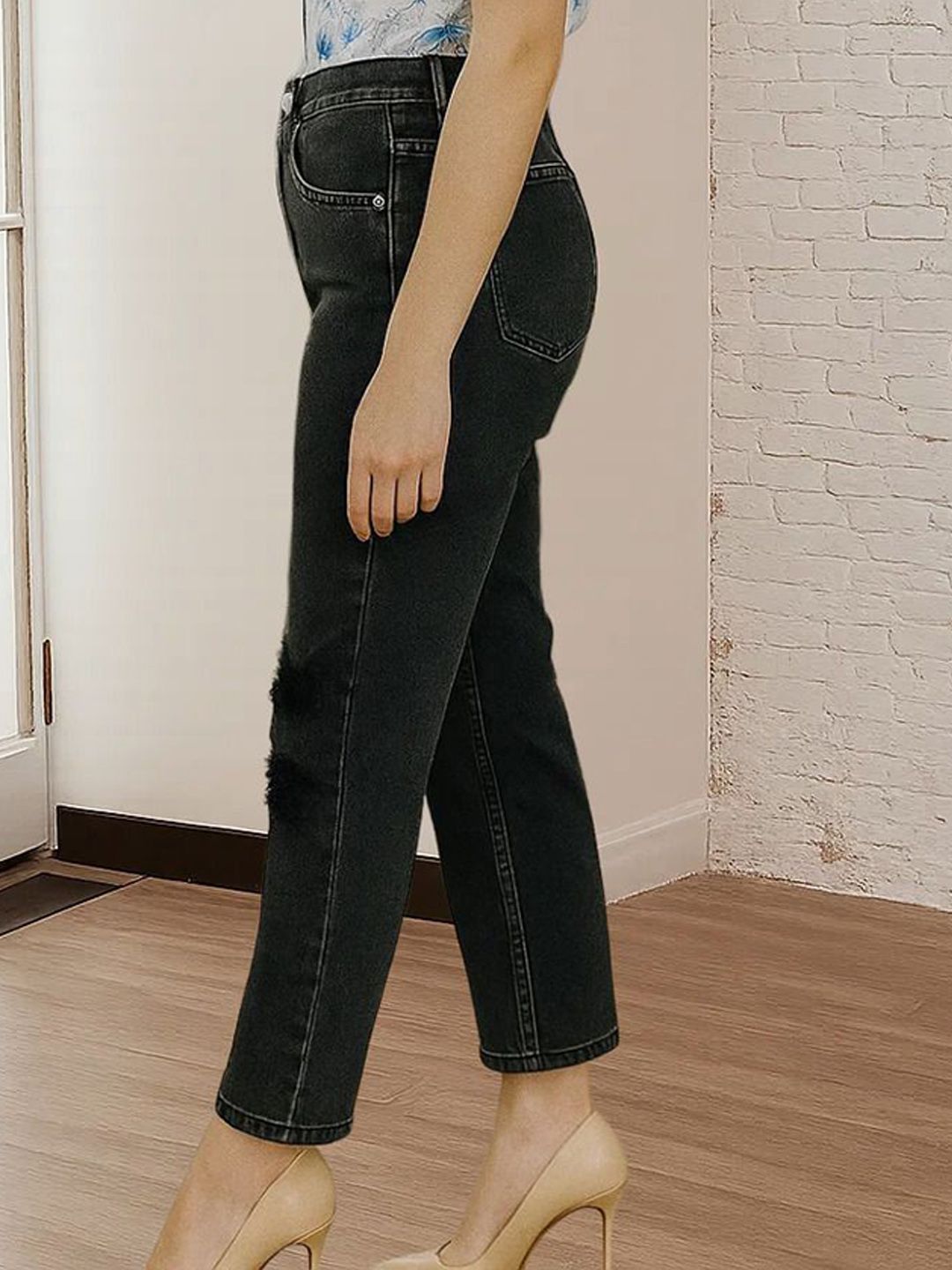 Kotty Women Relaxed Fit High-Rise Slash Knee Stretchable Jeans