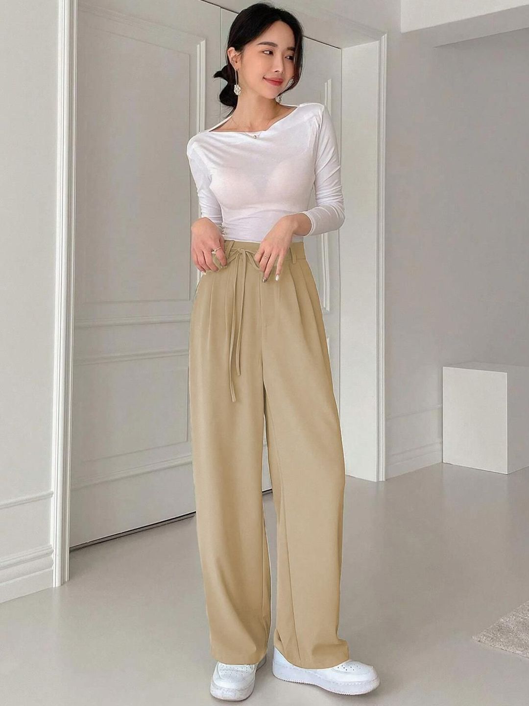 Kotty Women Relaxed Straight Leg Straight Fit High-Rise Trousers