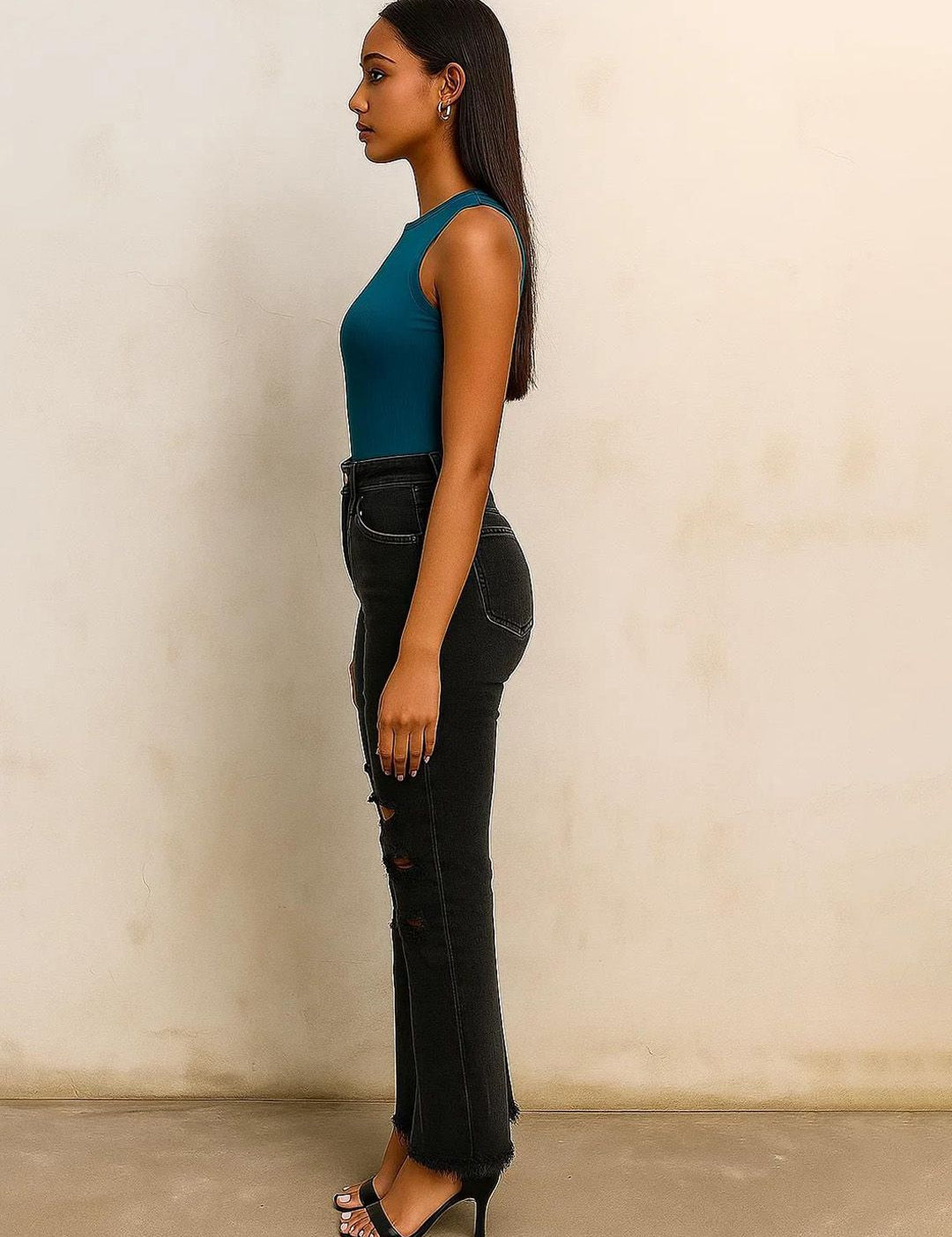 Kotty Women Relaxed Fit High-Rise Mildly Distressed Stretchable Jeans