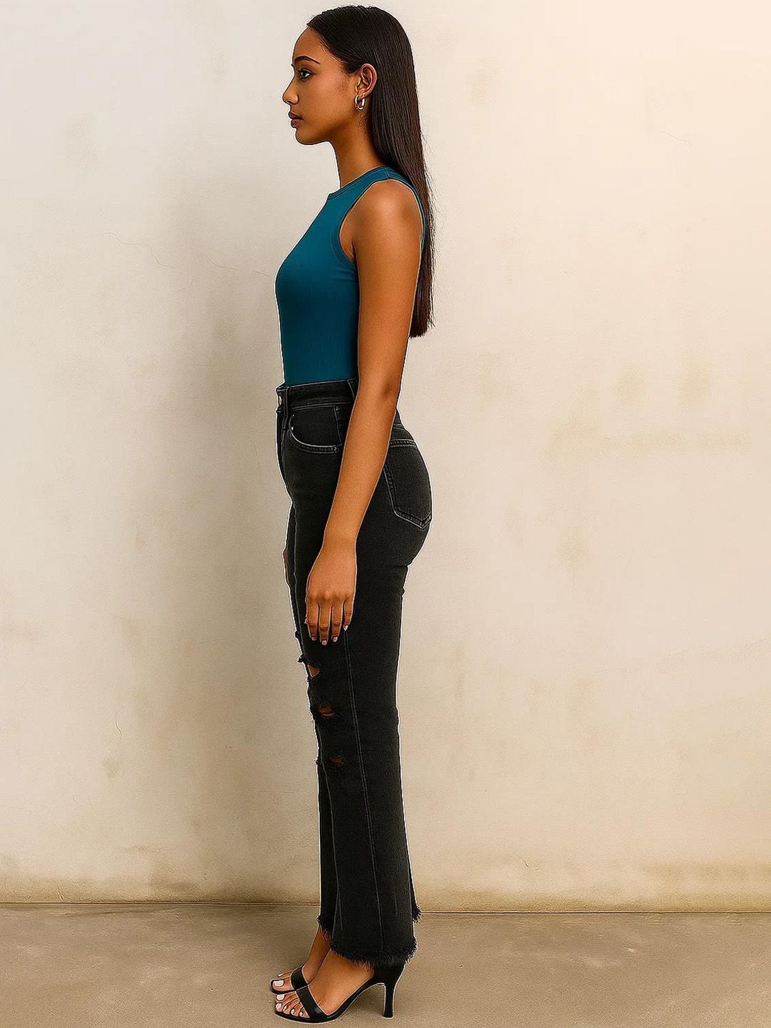 Kotty Women Relaxed Fit High-Rise Mildly Distressed Stretchable Jeans