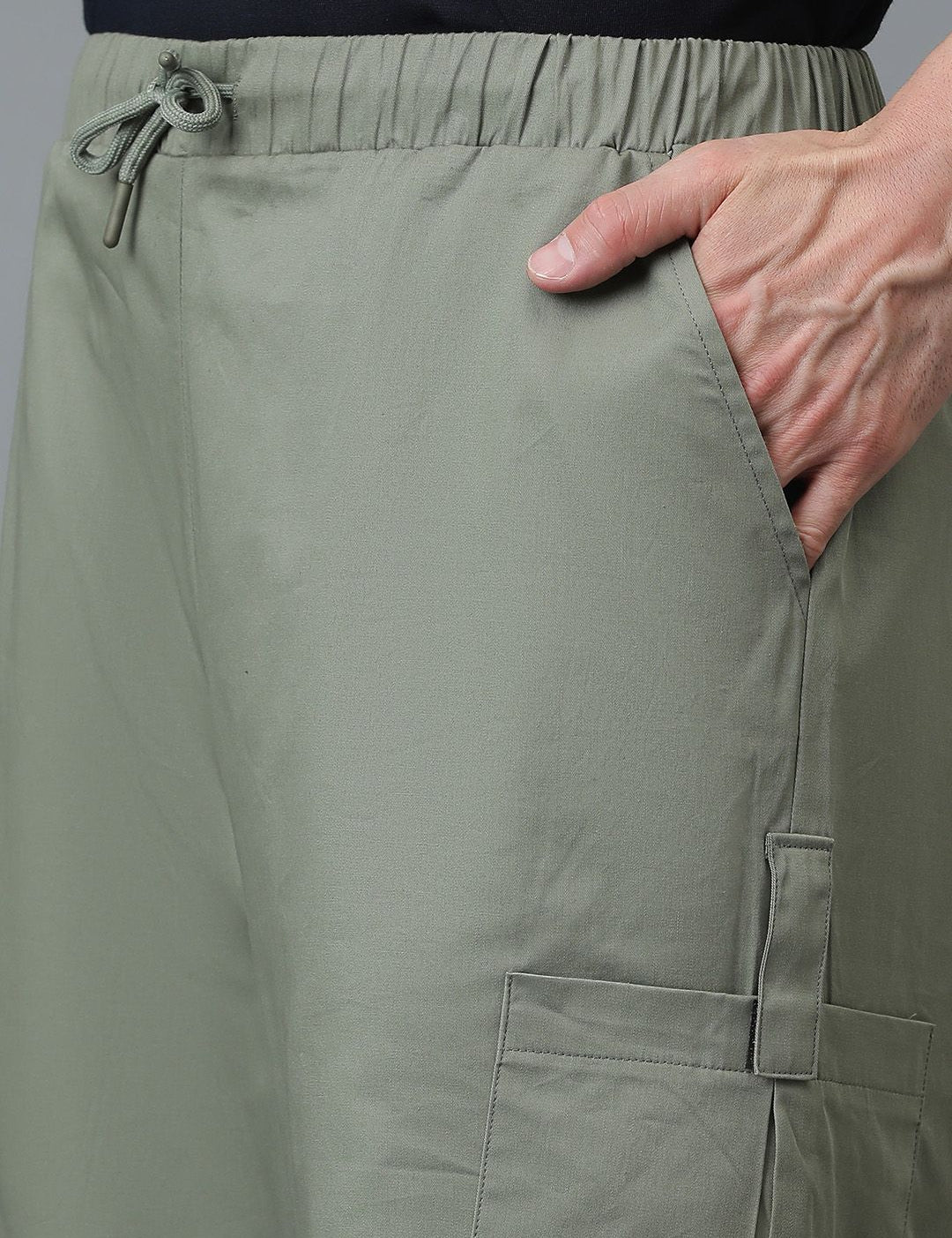 Kotty Men Relaxed Low-Rise Easy Wash Trousers