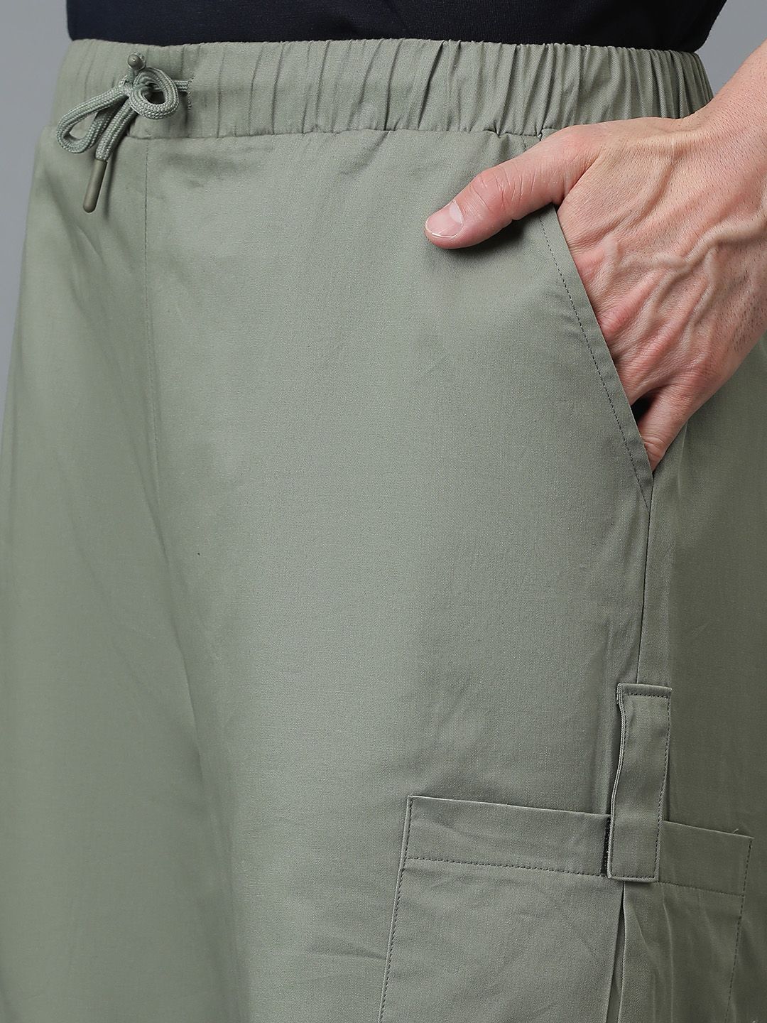 Kotty Men Relaxed Low-Rise Easy Wash Trousers