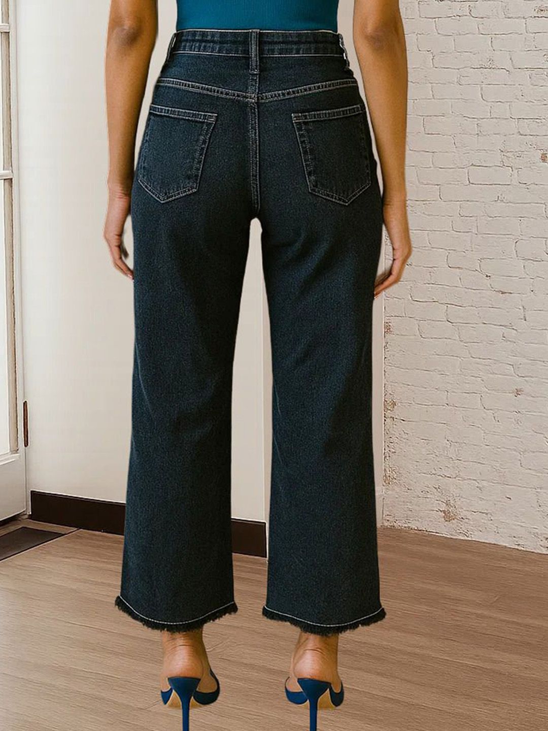 Kotty Women Relaxed Fit High-Rise Mildly Distressed Stretchable Jeans