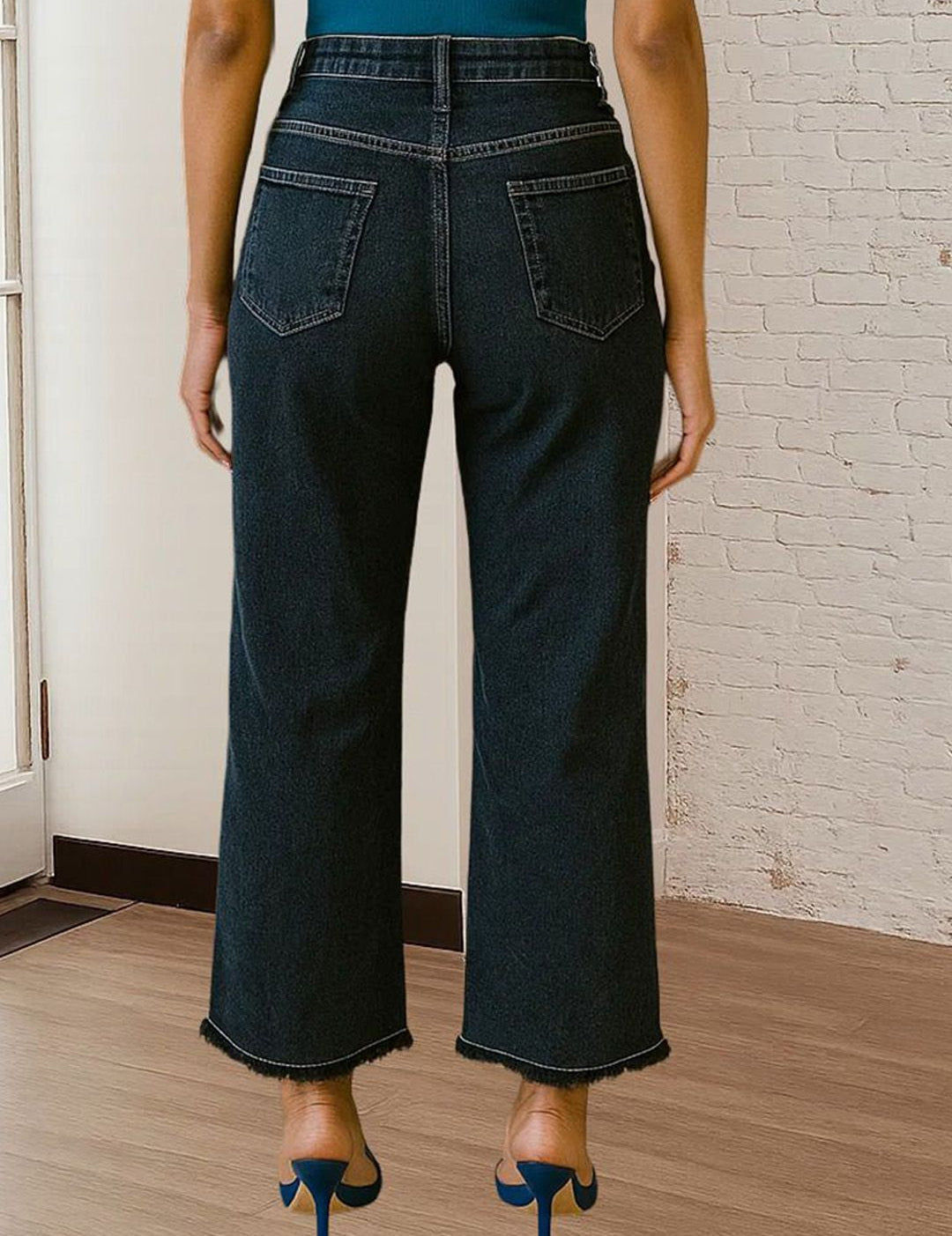 Kotty Women Relaxed Fit High-Rise Mildly Distressed Stretchable Jeans