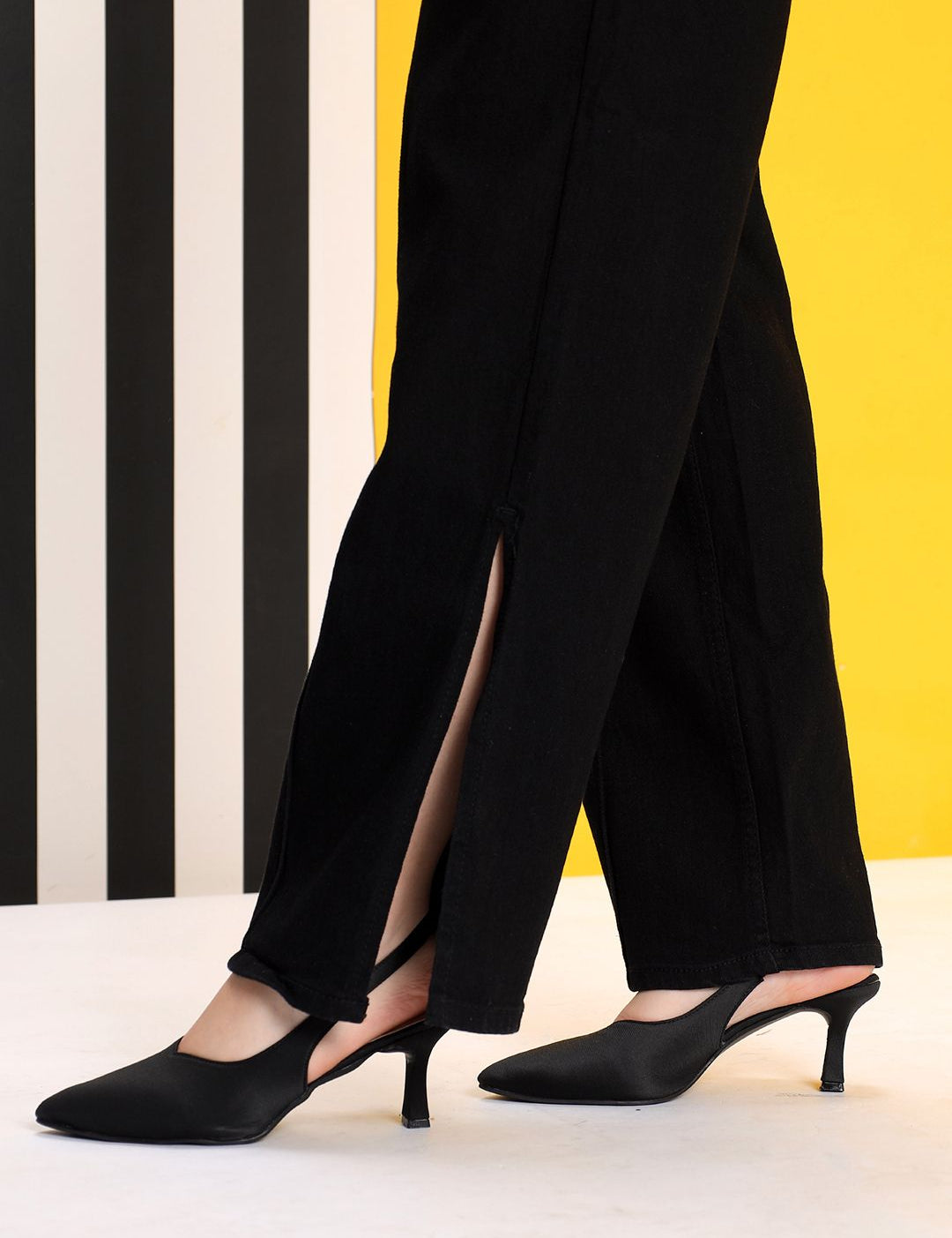 Kotty Women Jean Straight Fit High-Rise Stretchable Jeans