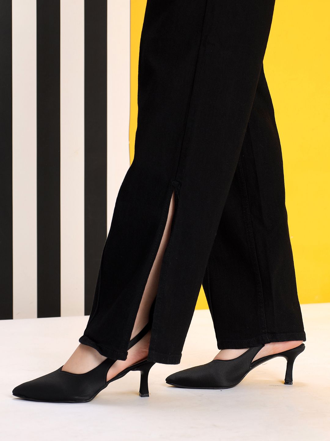 Kotty Women Jean Straight Fit High-Rise Stretchable Jeans