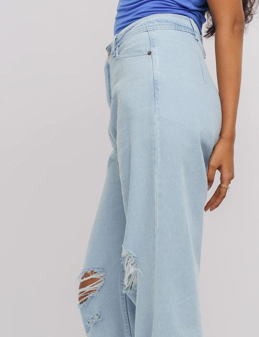 Kotty Women Jean Straight Fit High-Rise Slash Knee Stretchable Jeans