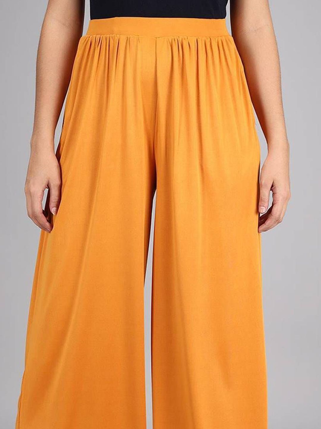 Kotty Women Relaxed High-Rise Trousers