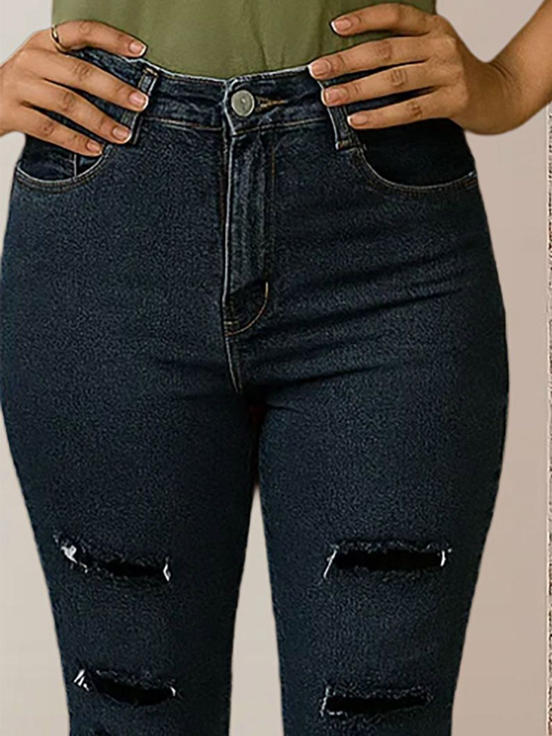 Kotty Women Relaxed Fit High-Rise Mildly Distressed Stretchable Jeans