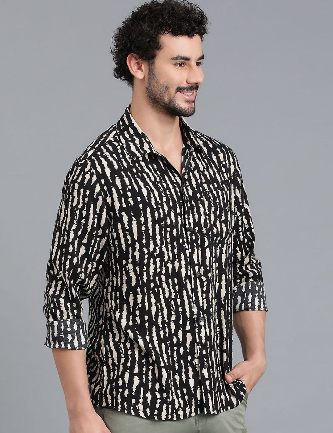 Kotty Men Spread Collar Abstract Printed Cotton Casual Shirt