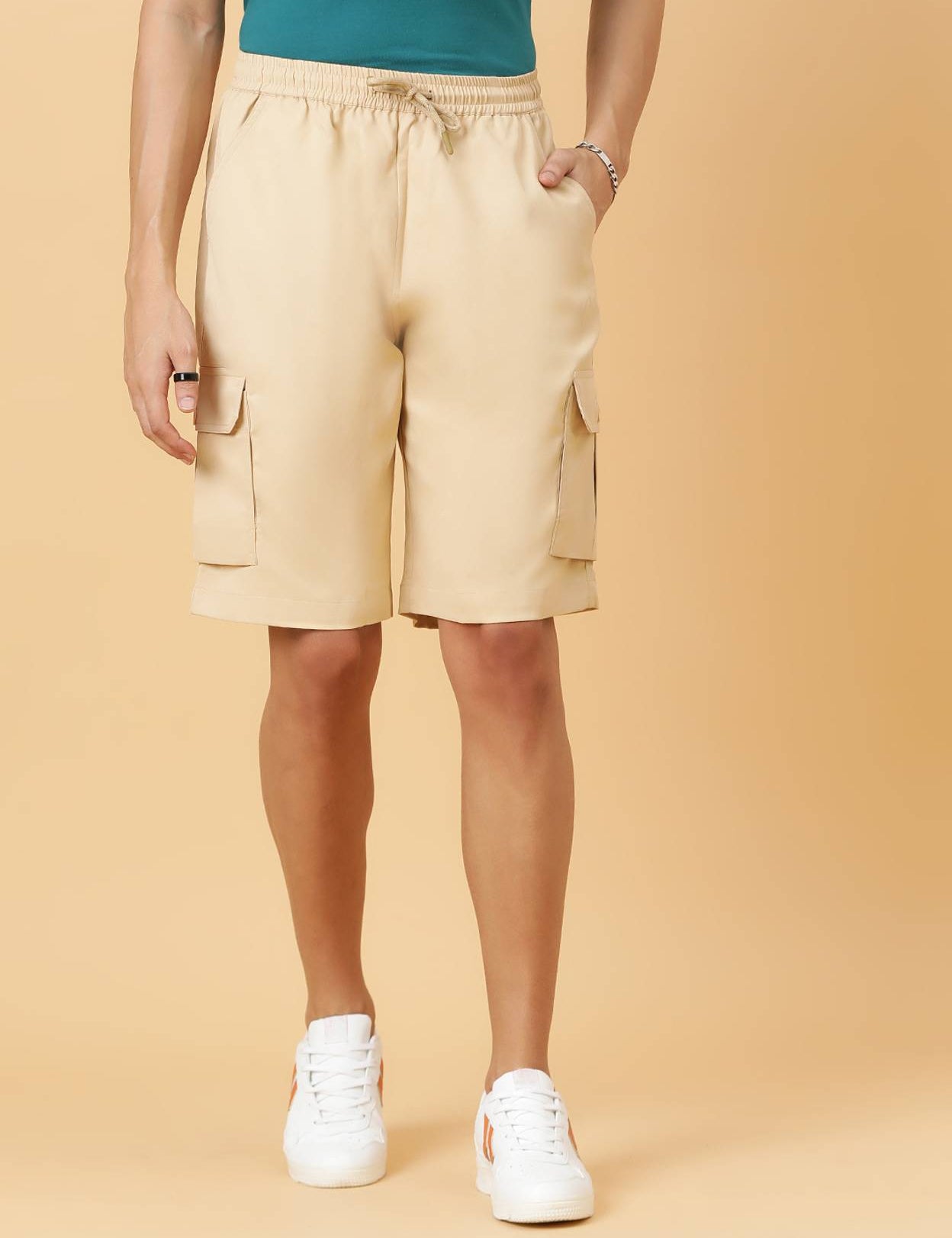 SolidMenBeigeCargoShorts-0_jpg_0816b4b7-793b-47ec-989d-63686acbe85d.jpg