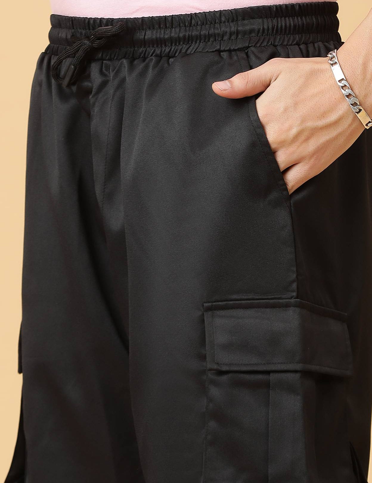 SolidMenBlackCargoShorts-3_jpg_8ad8896a-9e90-45d4-adbc-a7a676bf88d4.jpg