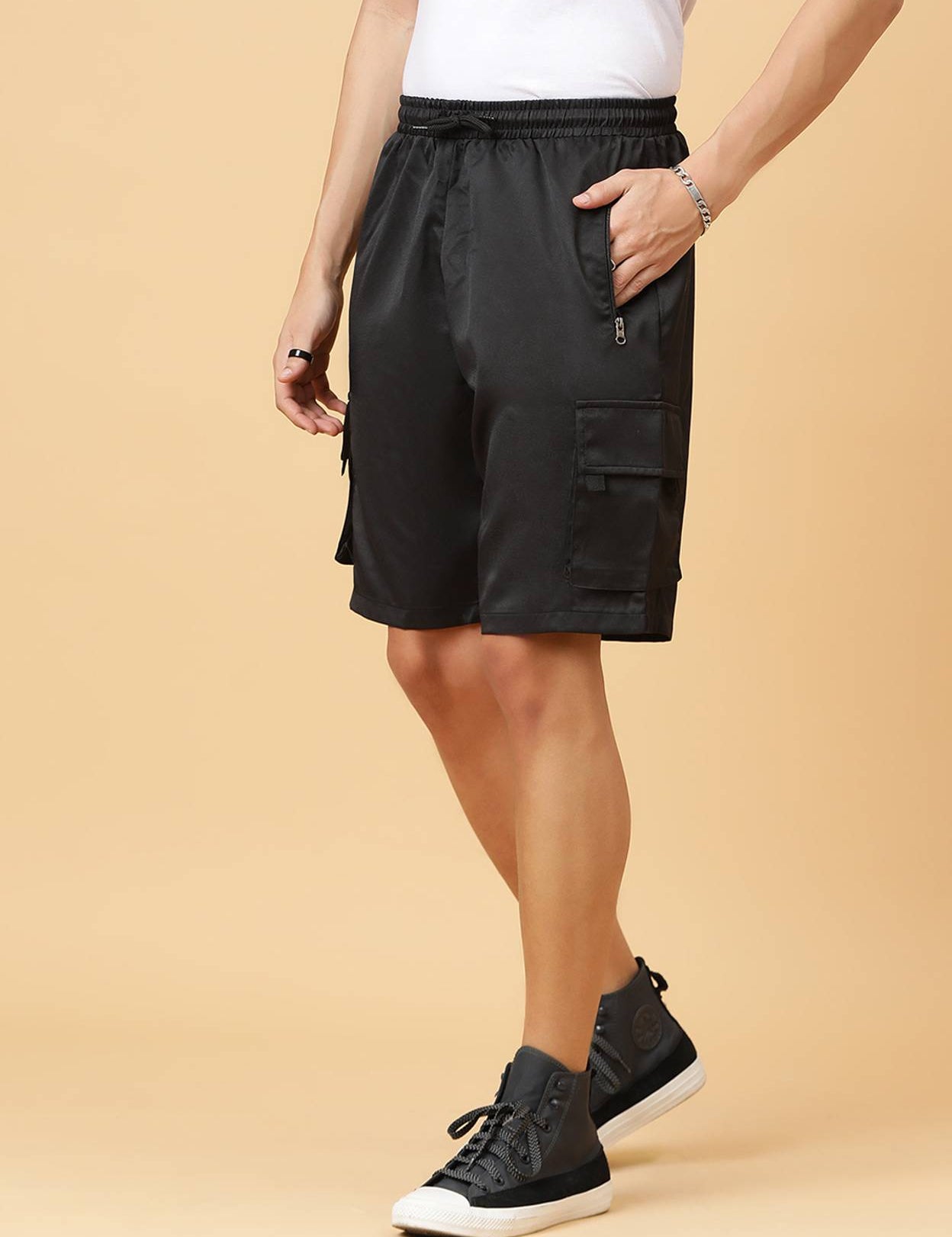 SolidMenBlackRegularShorts-1_jpg_52462f59-69c1-439a-9bb3-0c7de3c5ef32.jpg