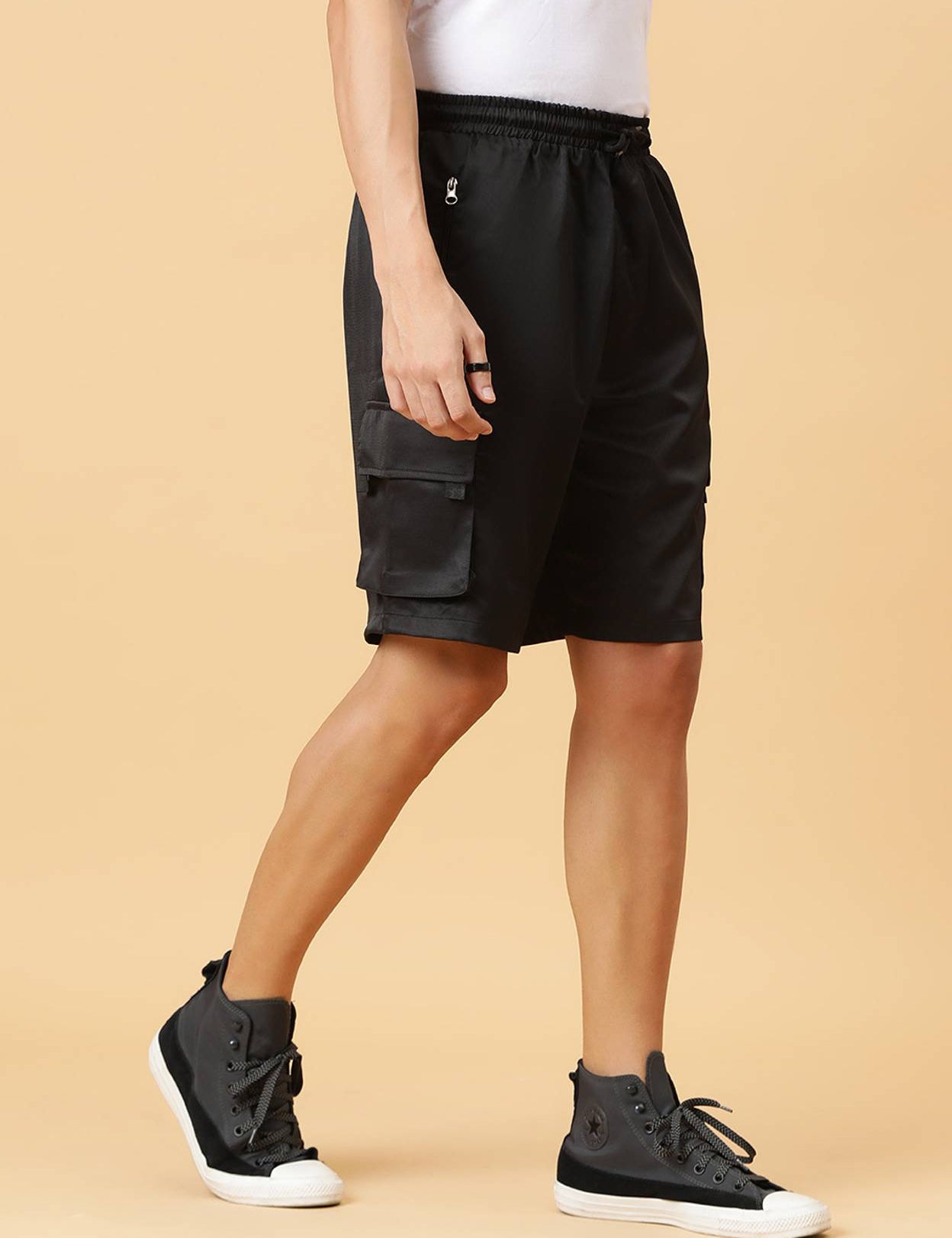 SolidMenBlackRegularShorts-2_jpg_28445da0-0e5e-4a88-b60d-8536be899589.jpg