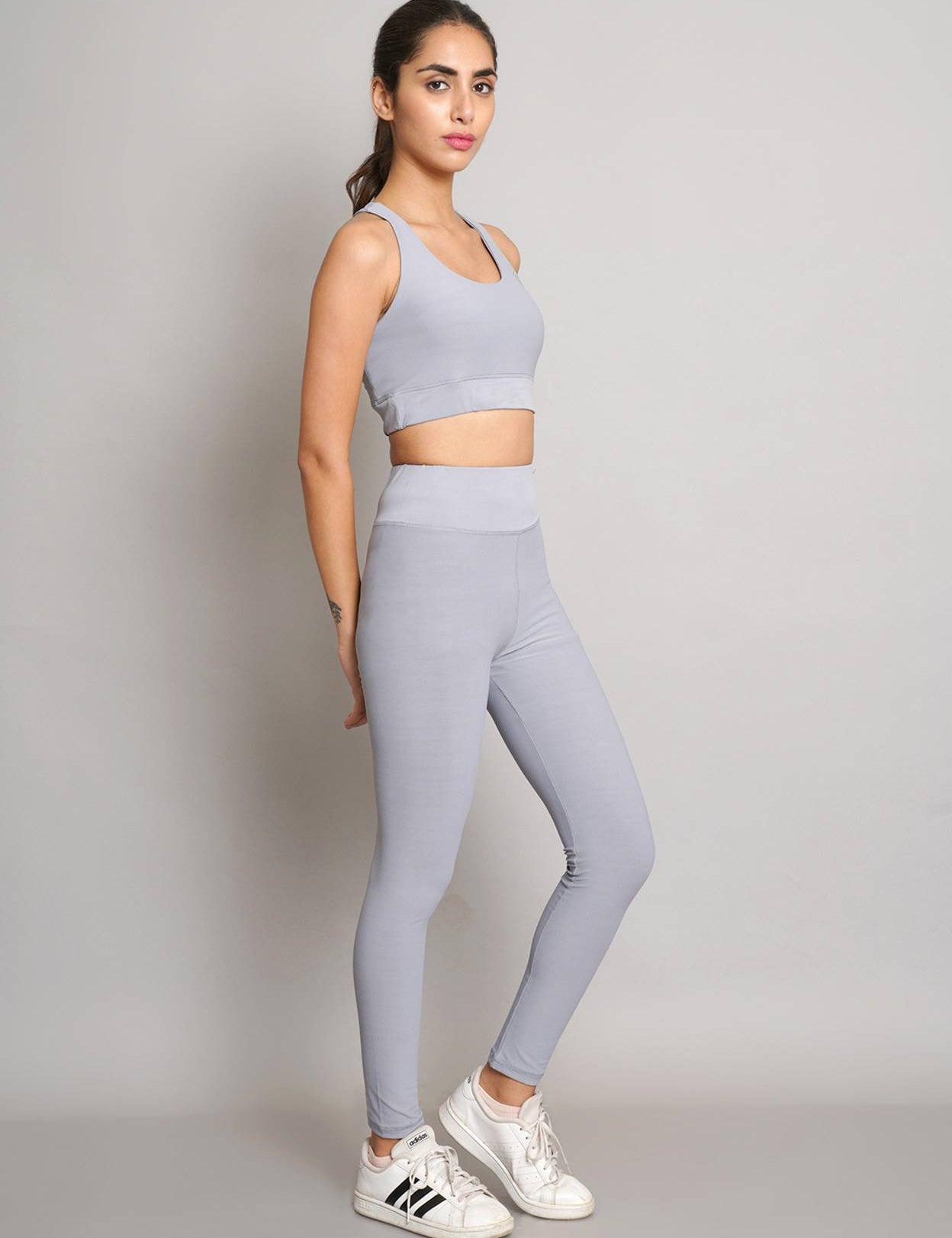 SolidWomenTrackSuit-1_jpg_e2a4e4e1-00f9-4403-84a4-26496d09c1f4.jpg