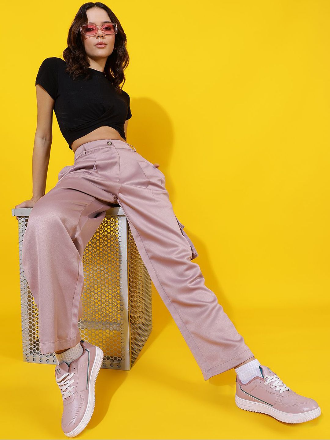 Kotty Women Relaxed Straight Leg Straight Fit High-Rise Easy Wash Pleated Cargos Trousers