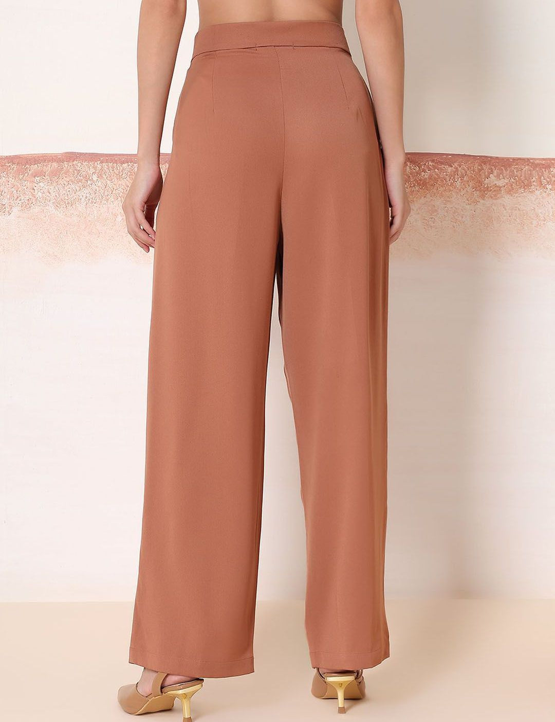 Kotty Women Comfort Relaxed Fit High-Rise Pleated Parallel Trousers