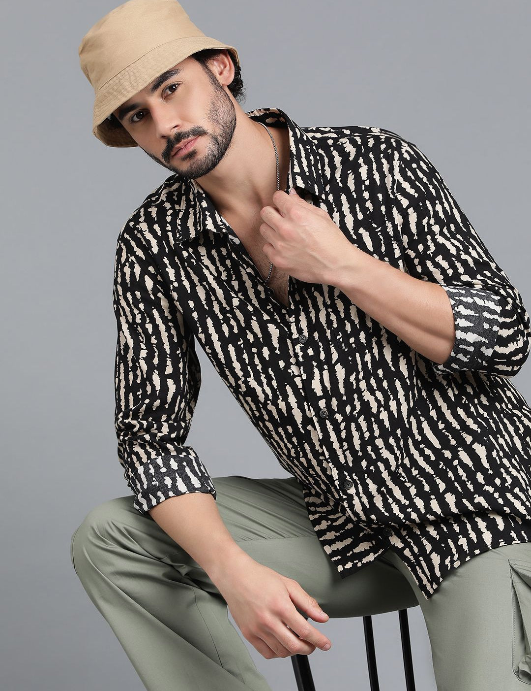 Kotty Men Spread Collar Abstract Printed Cotton Casual Shirt