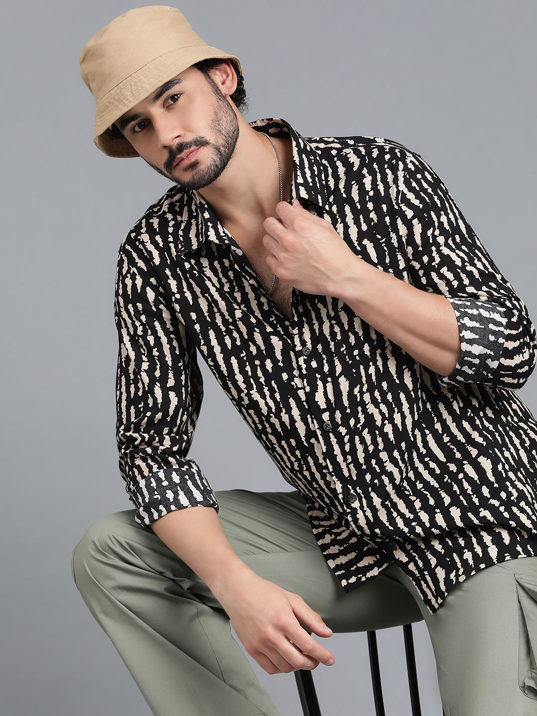 Kotty Men Spread Collar Abstract Printed Cotton Casual Shirt