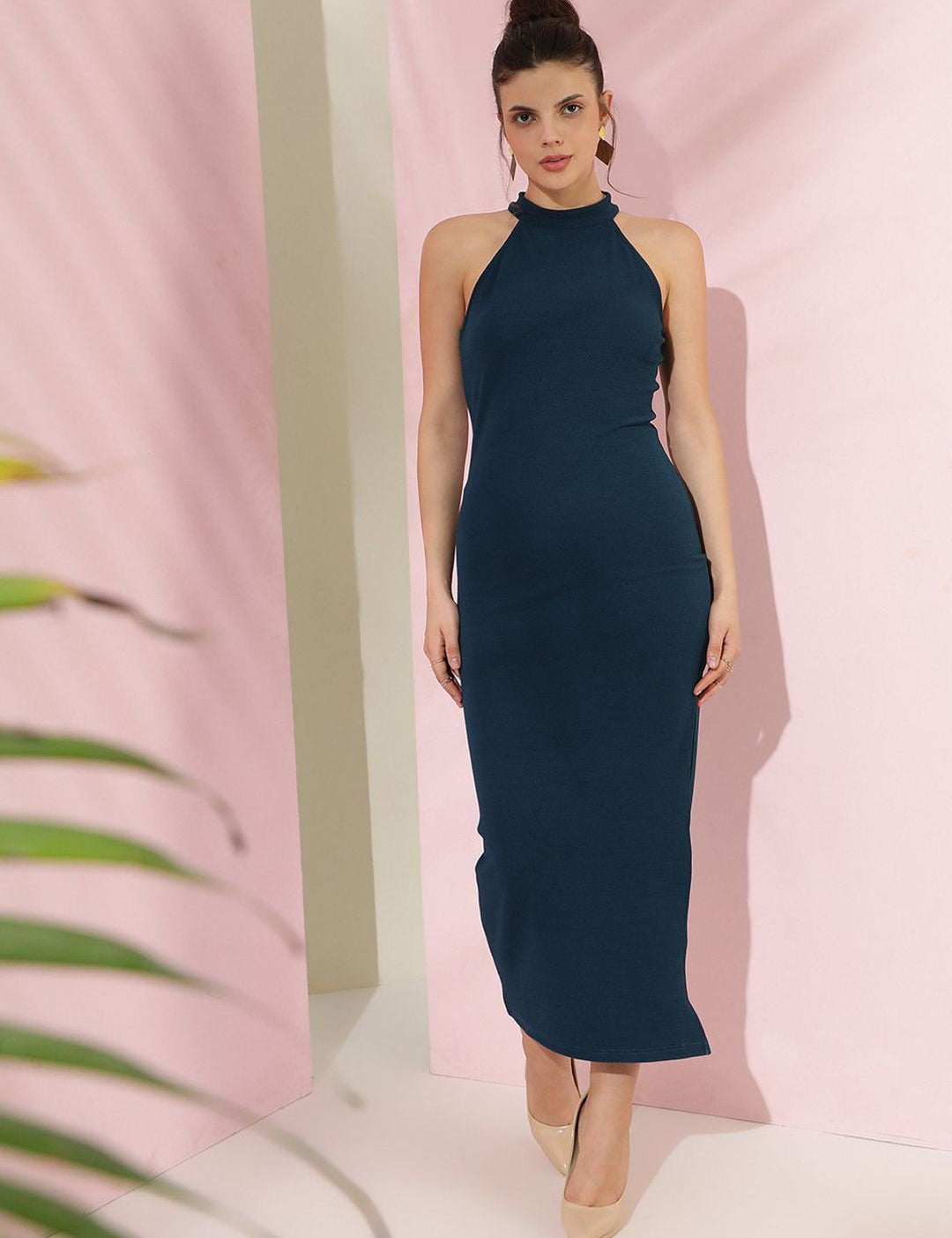 Kotty Women Solid Halter Neck Bodycon Midi Dress