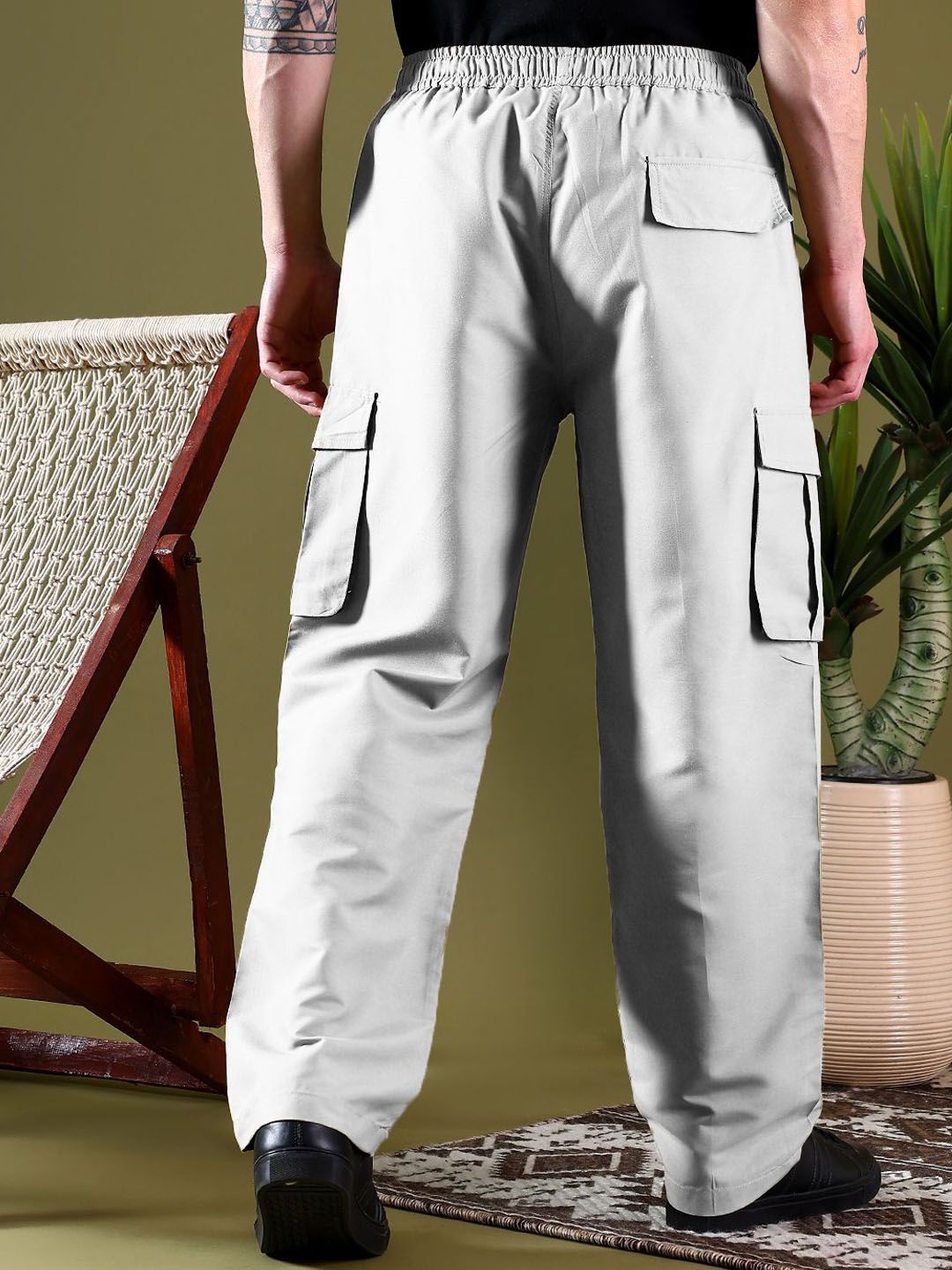 Kotty Men Regular Low-Rise Easy Wash Pleated Cargos Regular Fit Trousers