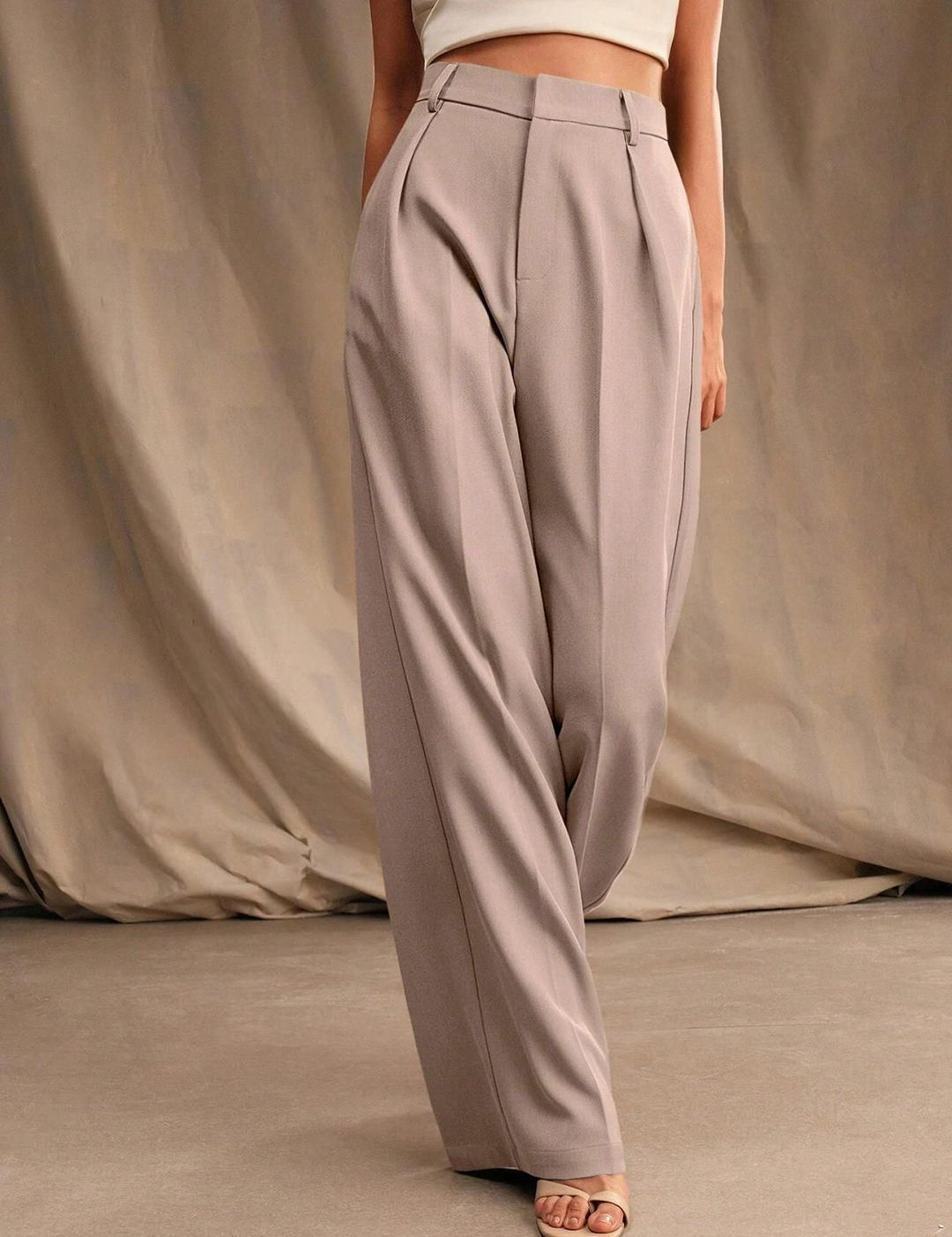 Kotty Women Relaxed Straight Fit High-Rise Pleated Trouser