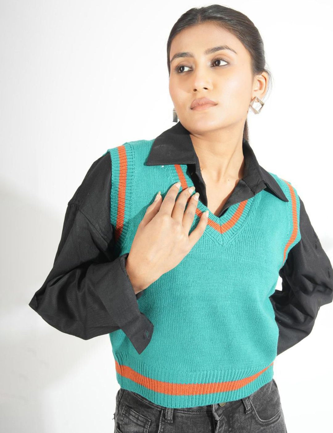 Kotty Women Colourblocked Crop Pullover