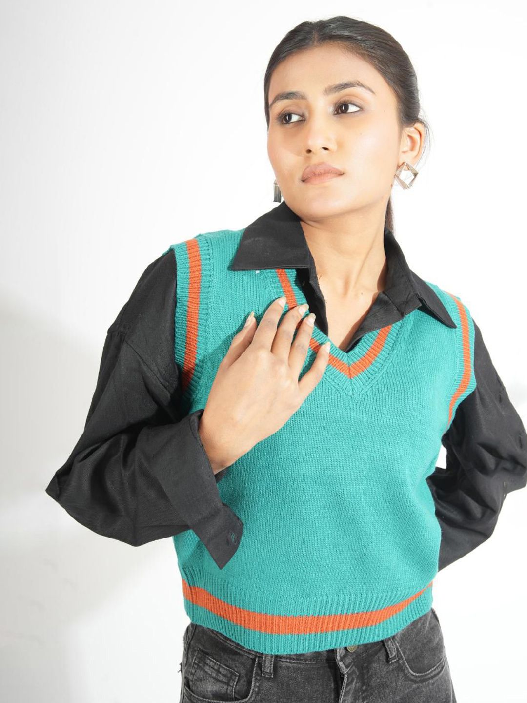 Kotty Women Colourblocked Crop Pullover