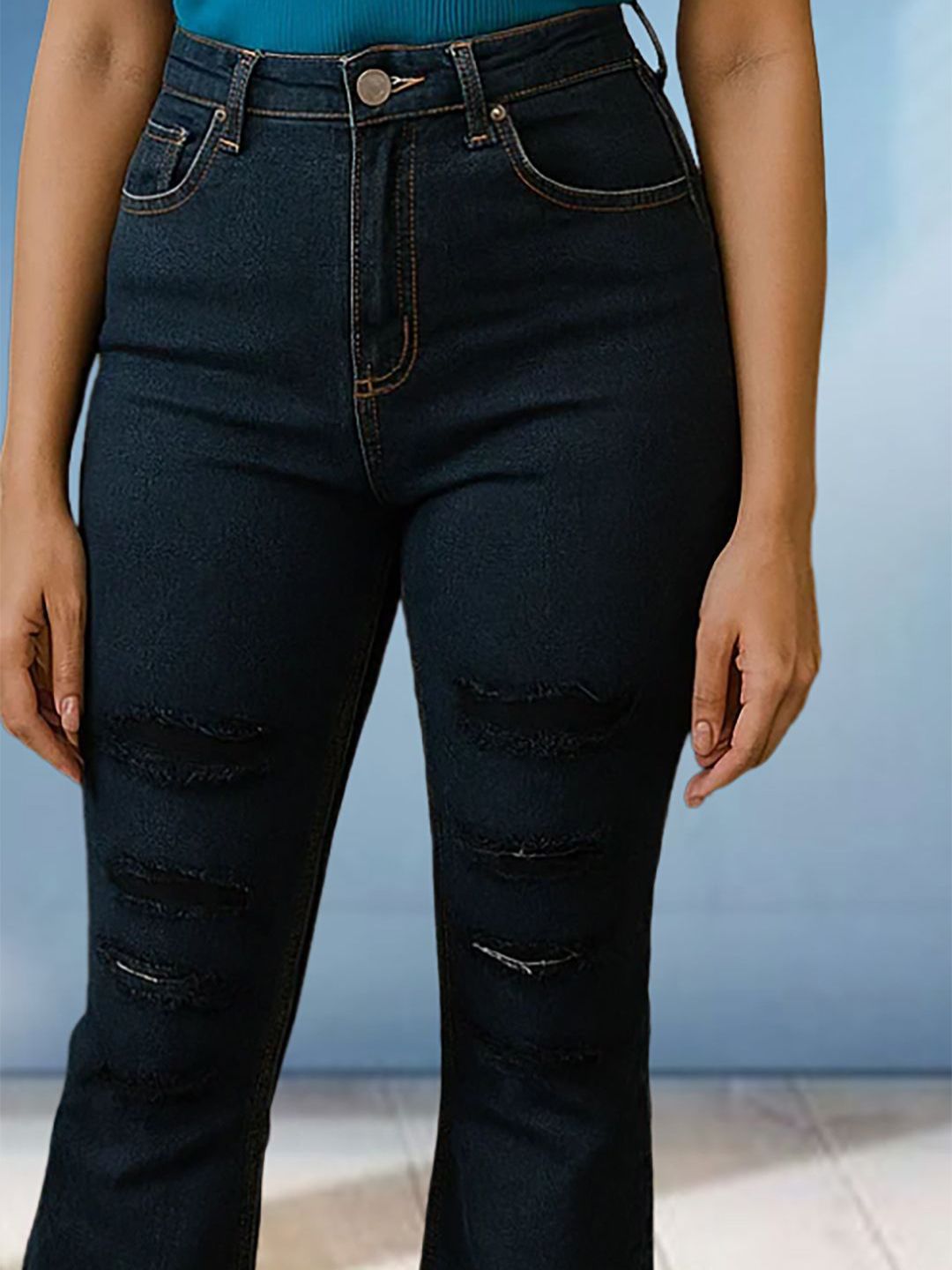 Kotty Women Relaxed Fit High-Rise Mildly Distressed Stretchable Jeans