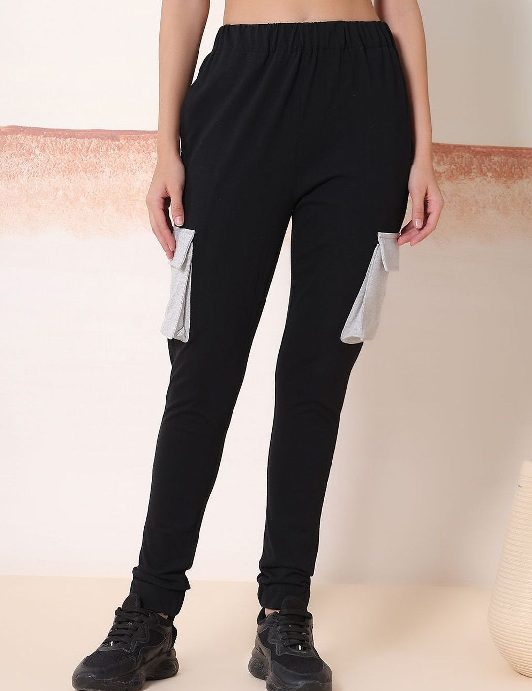 Kotty Women Cotton Relaxed -Fit Mid-Rise Joggers 