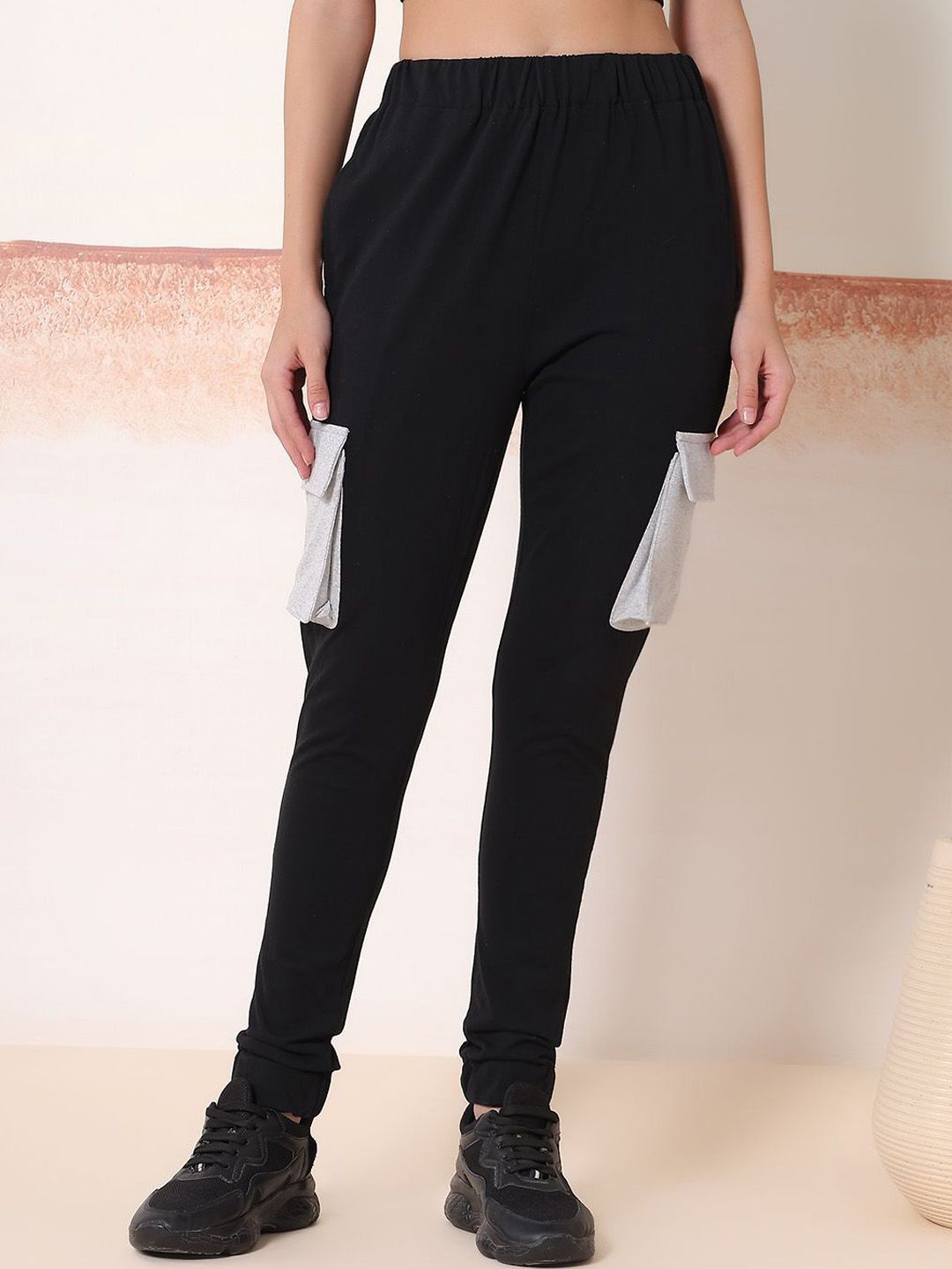 Kotty Women Cotton Relaxed -Fit Mid-Rise Joggers 