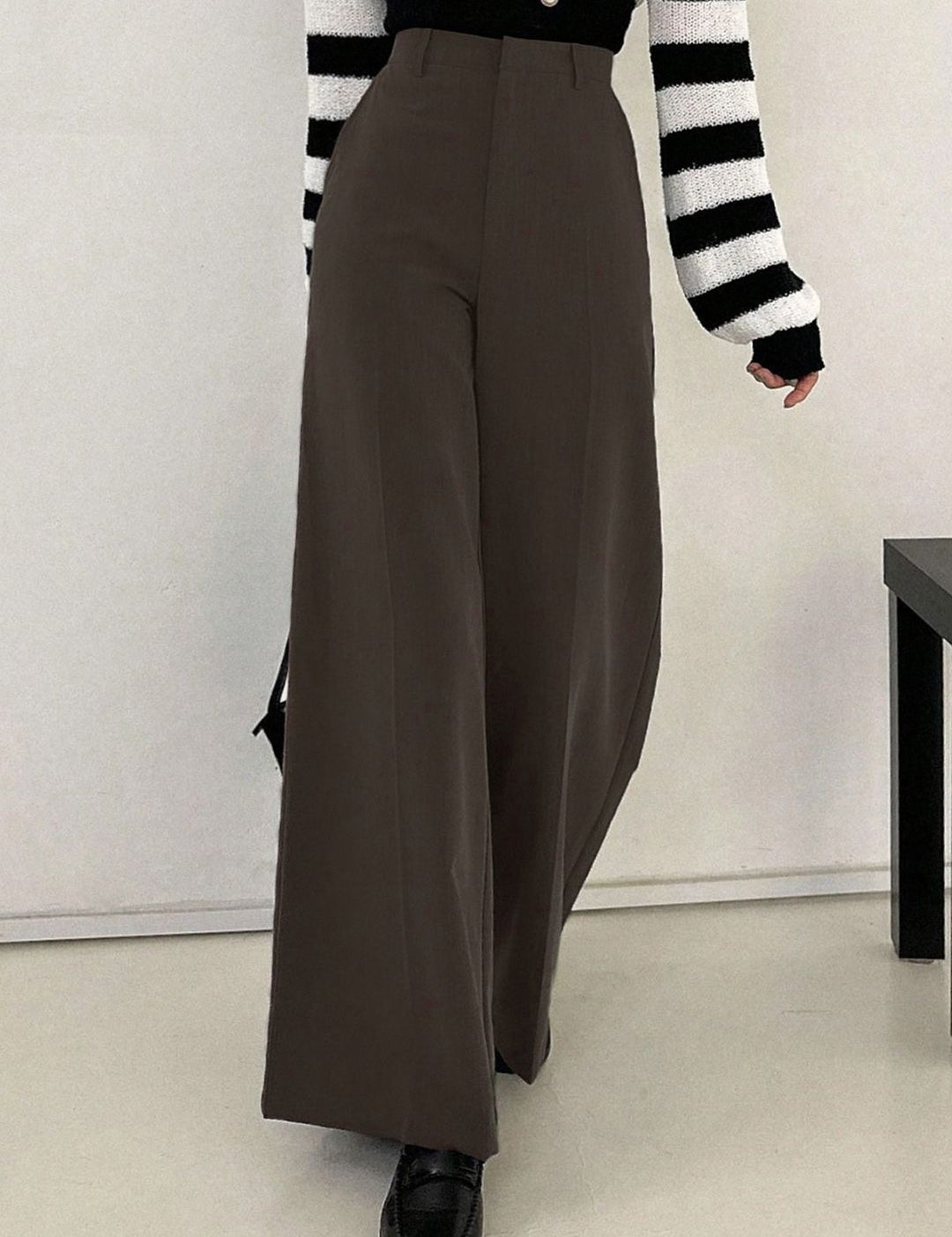 Kotty Women Relaxed Straight Leg High-Rise Trousers