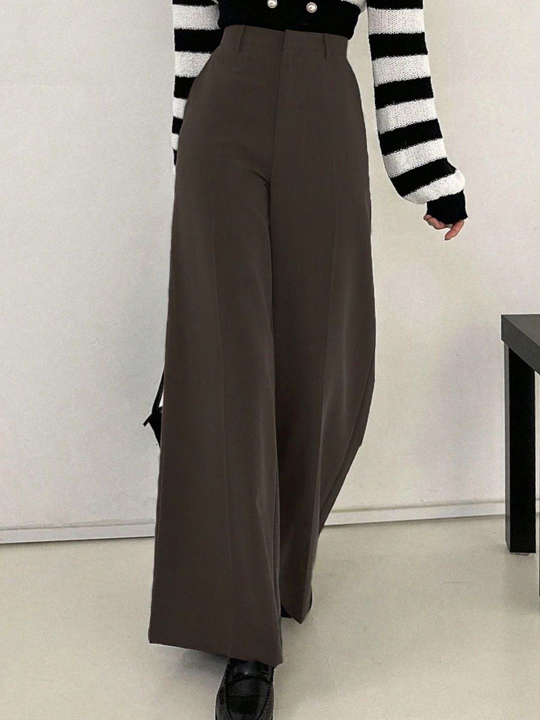 Kotty Women Relaxed Straight Leg High-Rise Trousers