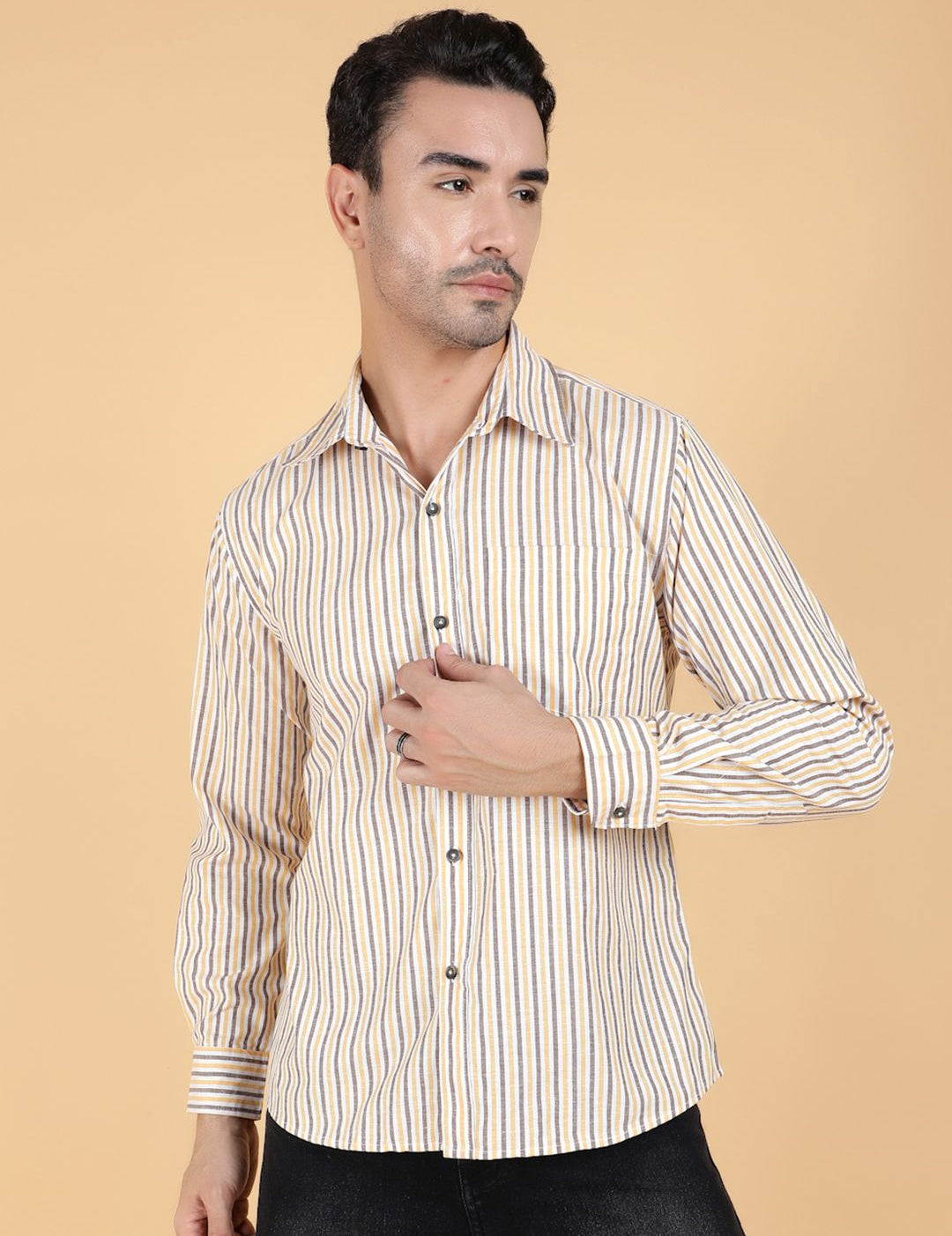 Kotty Men Relaxed Spread Collar Graphic Printed Casual Shirt