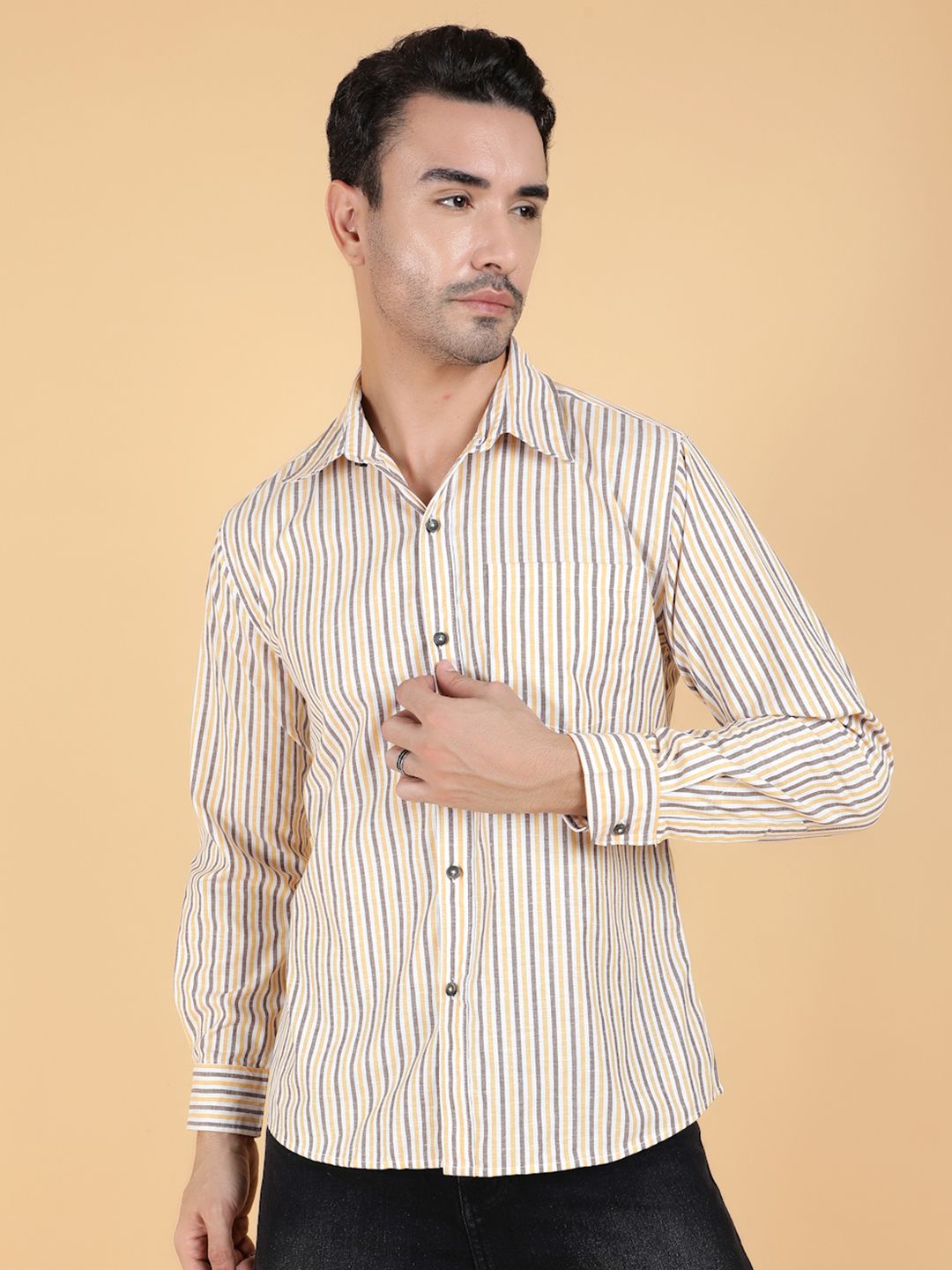 Kotty Men Relaxed Spread Collar Graphic Printed Casual Shirt