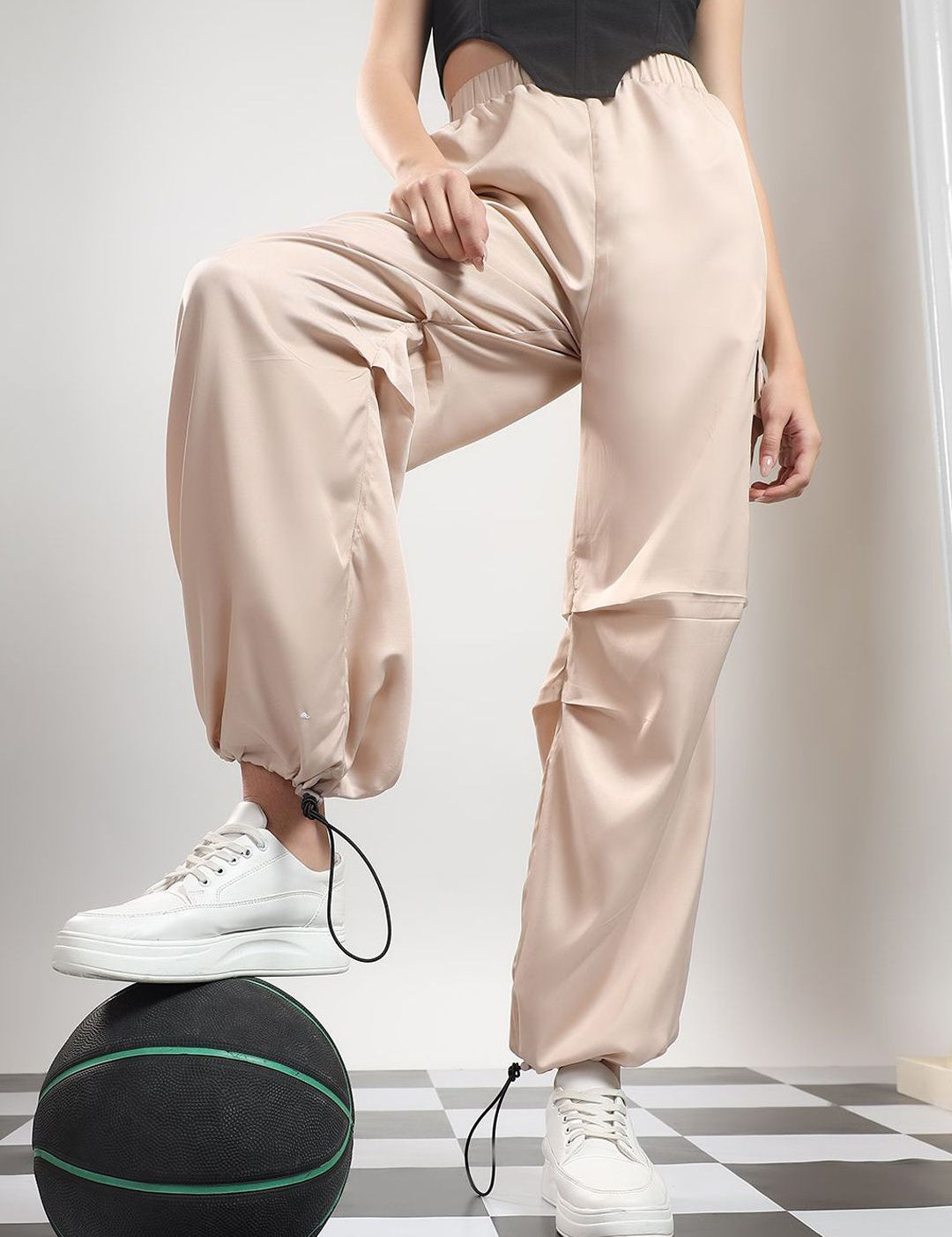 Kotty Women High-Rise Easy Wash Pleated Cargos Trousers