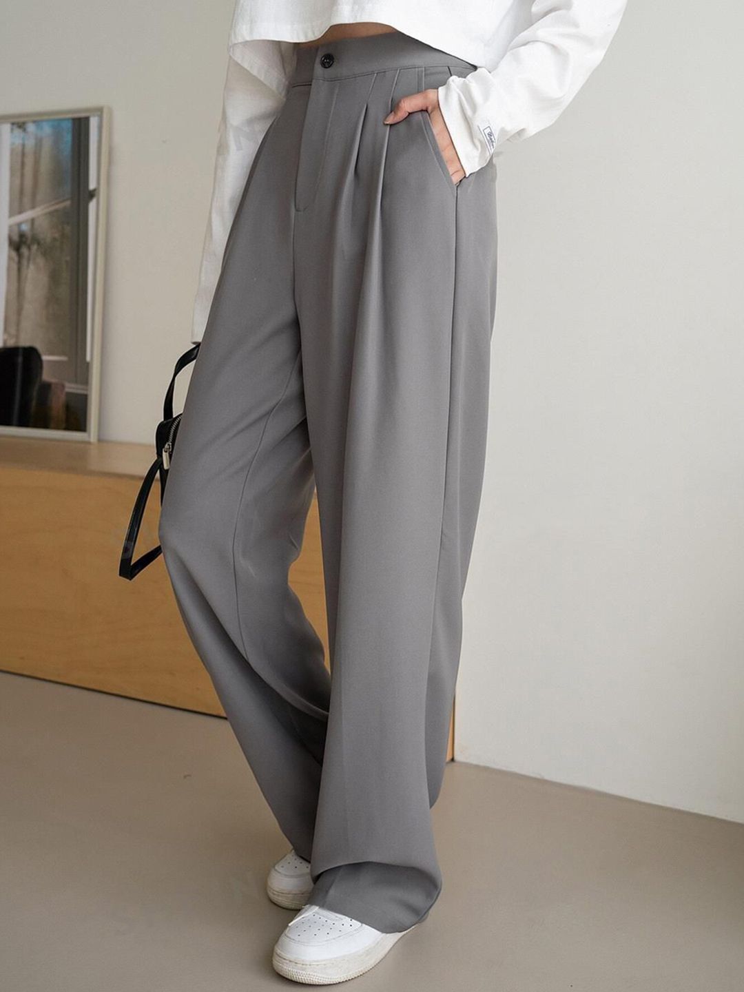 Kotty Women Relaxed Straight Leg Straight Fit High-Rise Easy Wash Trousers