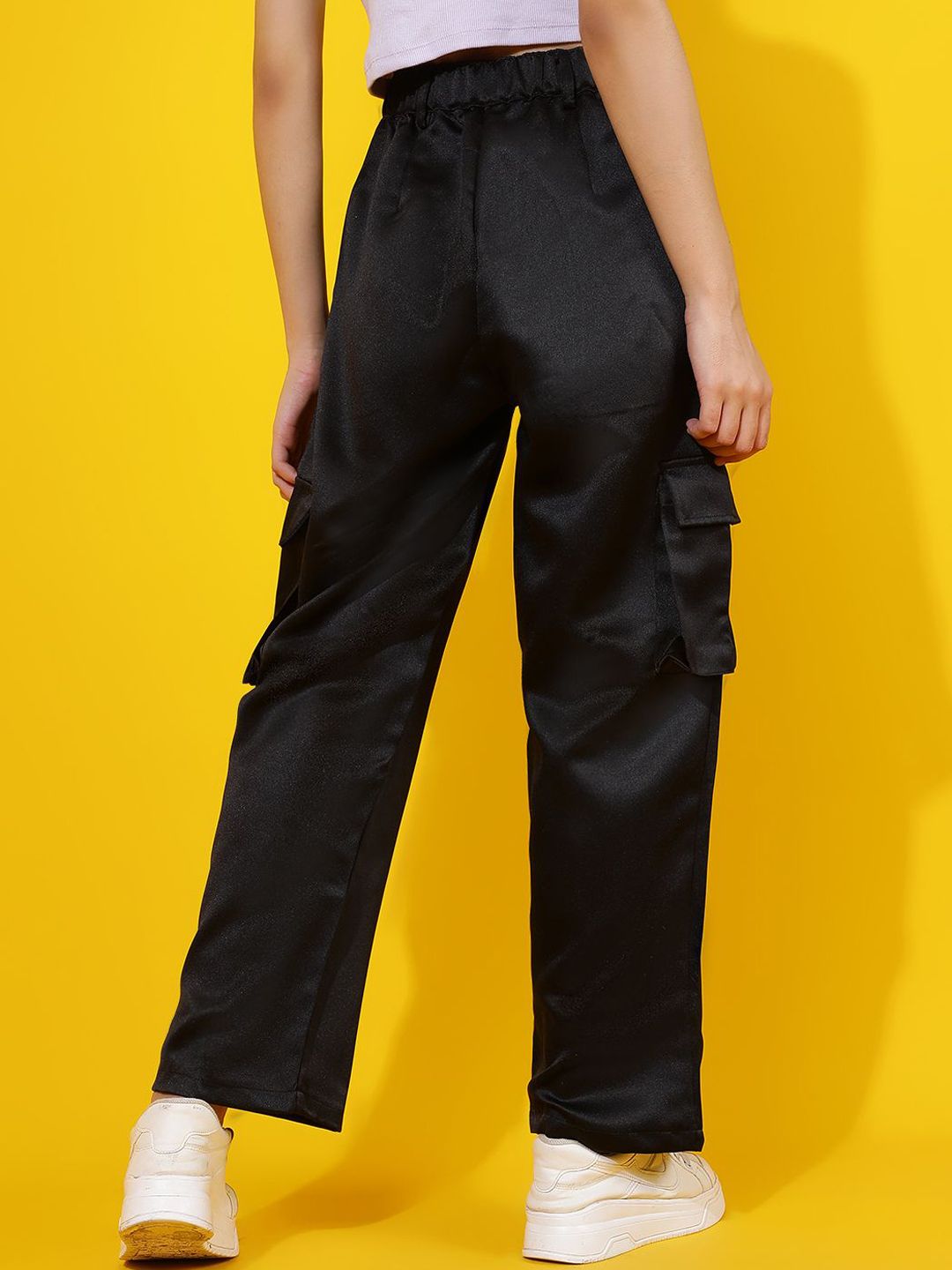 Kotty Women Relaxed Straight Leg Straight Fit High-Rise Easy Wash Pleated Cargos Trousers