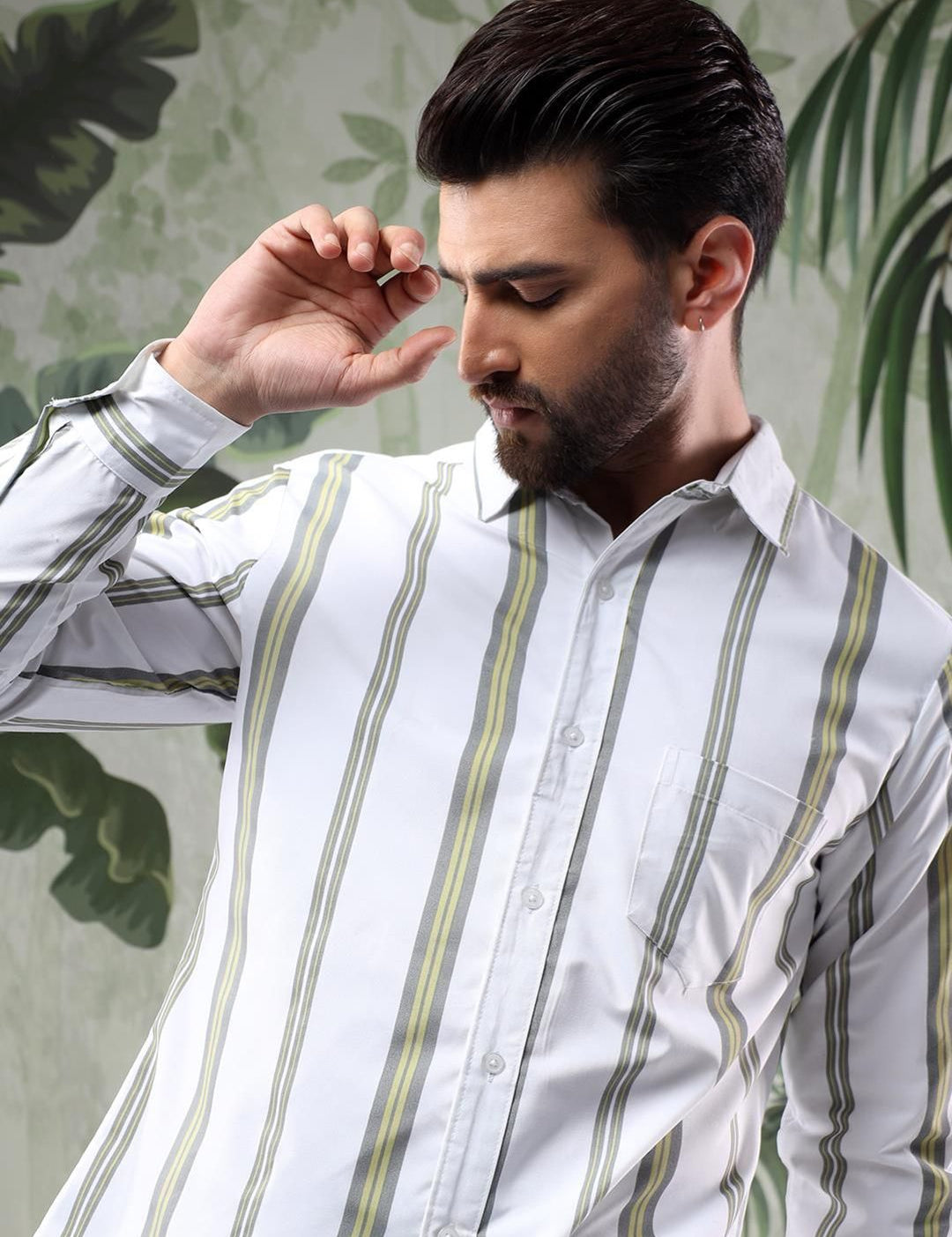 Kotty Men Spread Collar Vertical Striped Casual Shirt