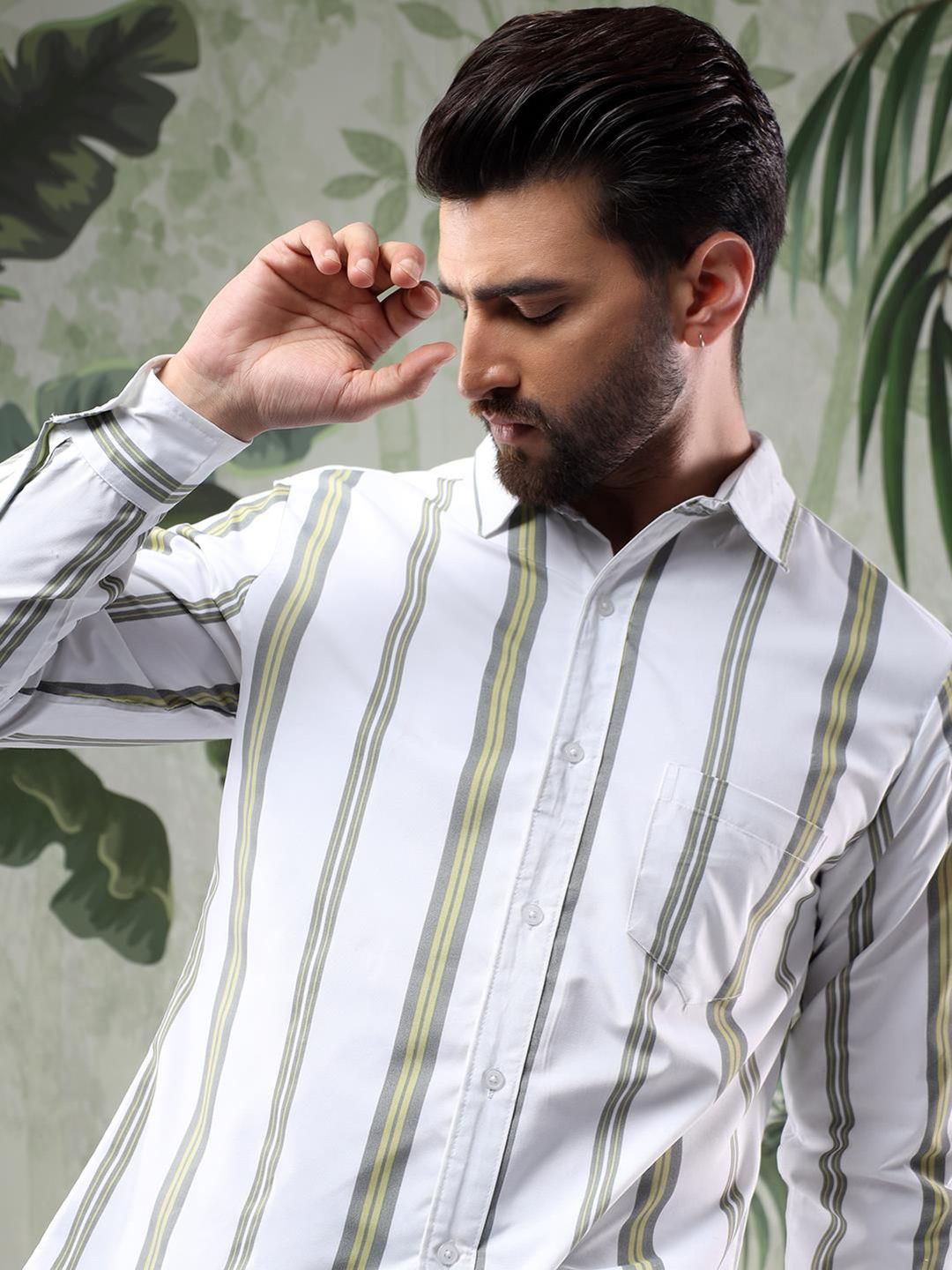 Kotty Men Spread Collar Vertical Striped Casual Shirt