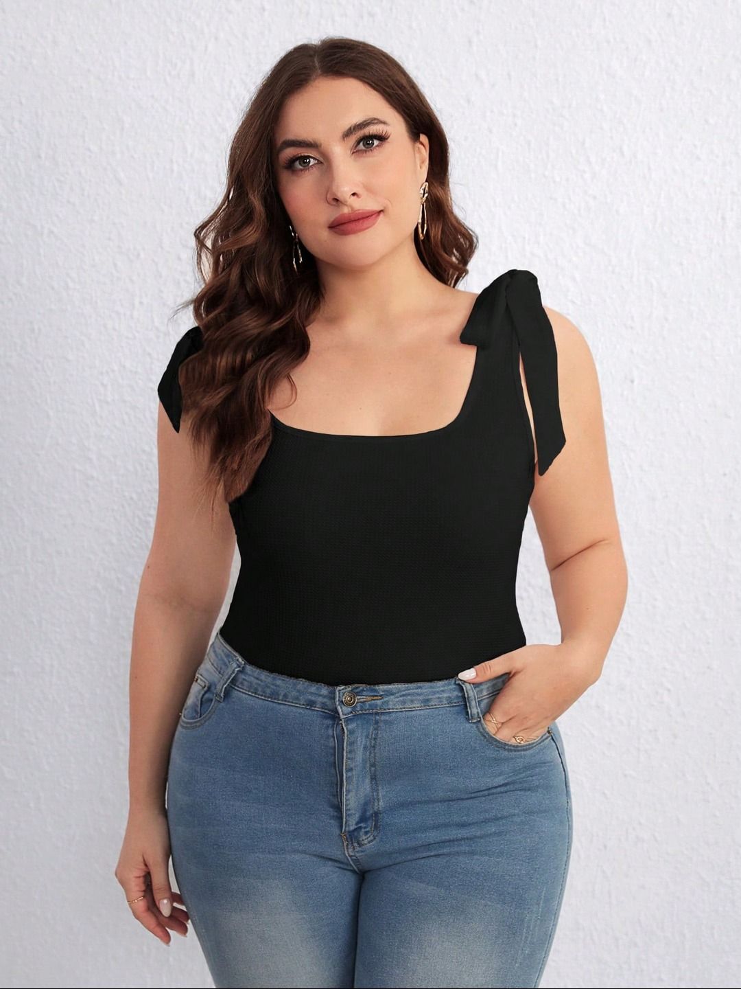 KOTTY Women Solid Scoop Neck Crop Top