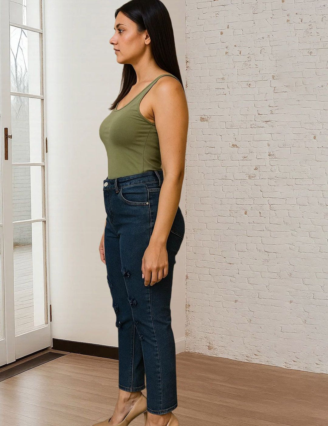 Kotty Women Relaxed Fit High-Rise Mildly Distressed Stretchable Jeans