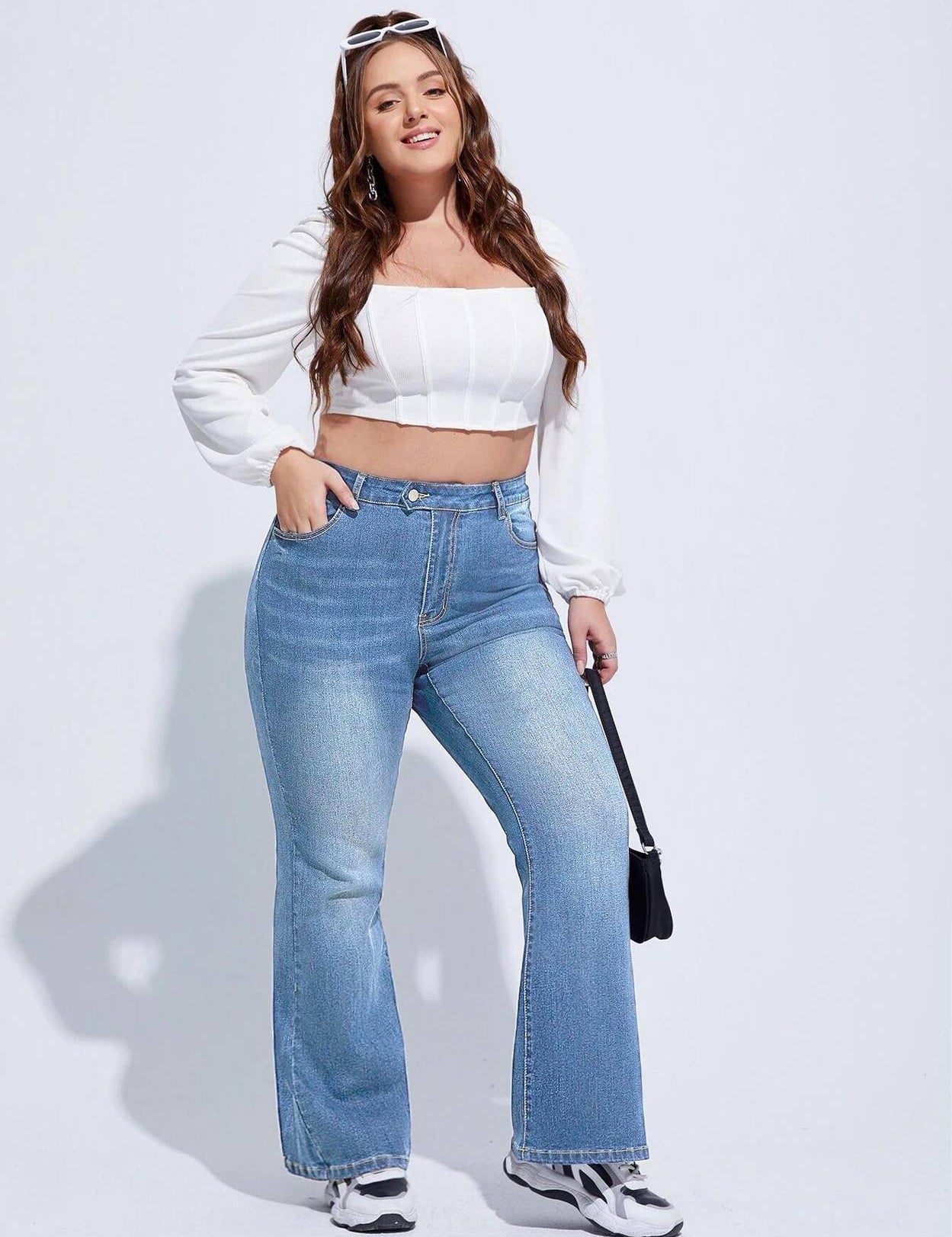 WomenBoot-LegHighRiseBlueJeans-2_jpg_7ec61af7-65b8-4323-9ee5-7e040a9f4949.jpg