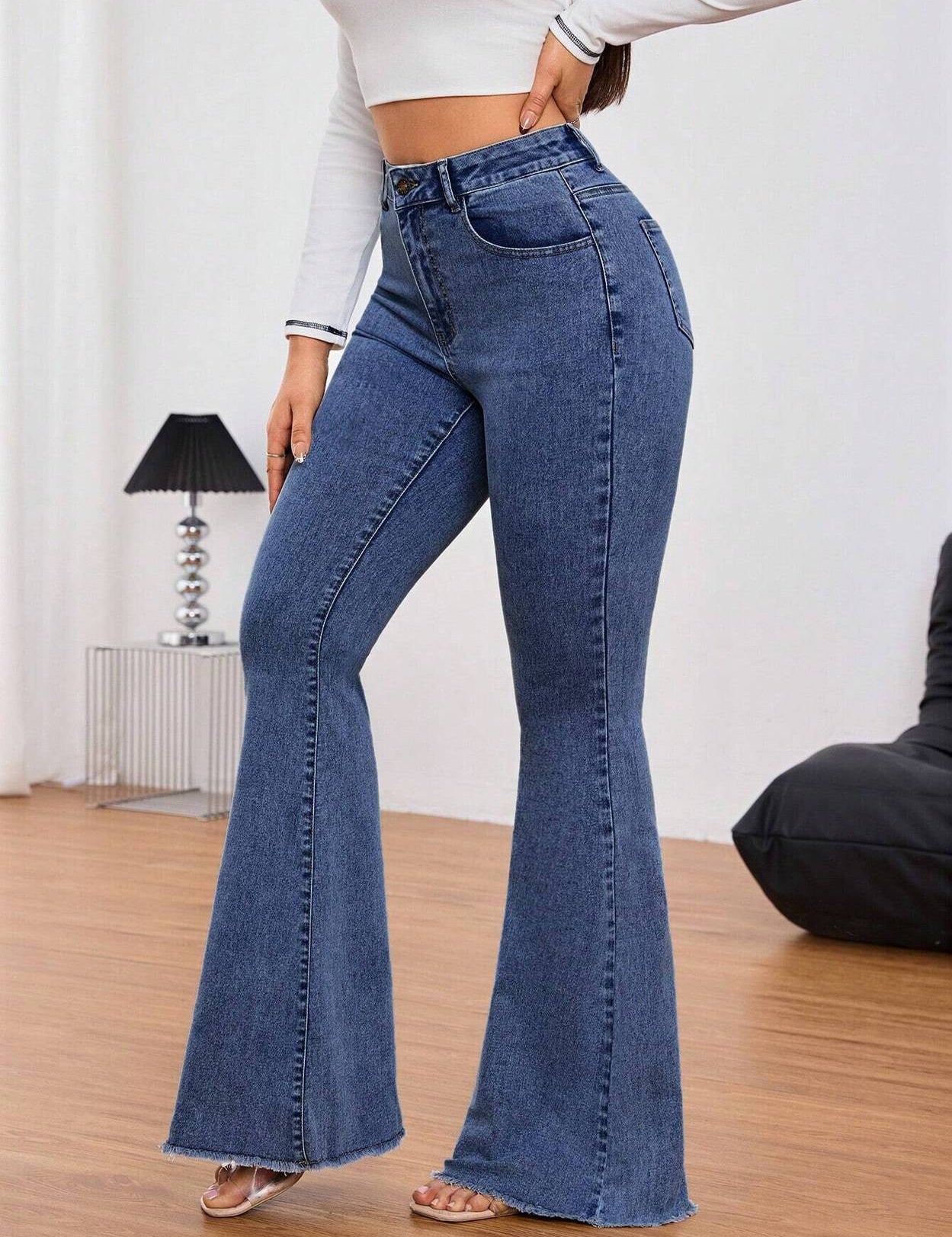 WomenBoot-LegHighRiseBlueJeans-3.jpg_5.jpg