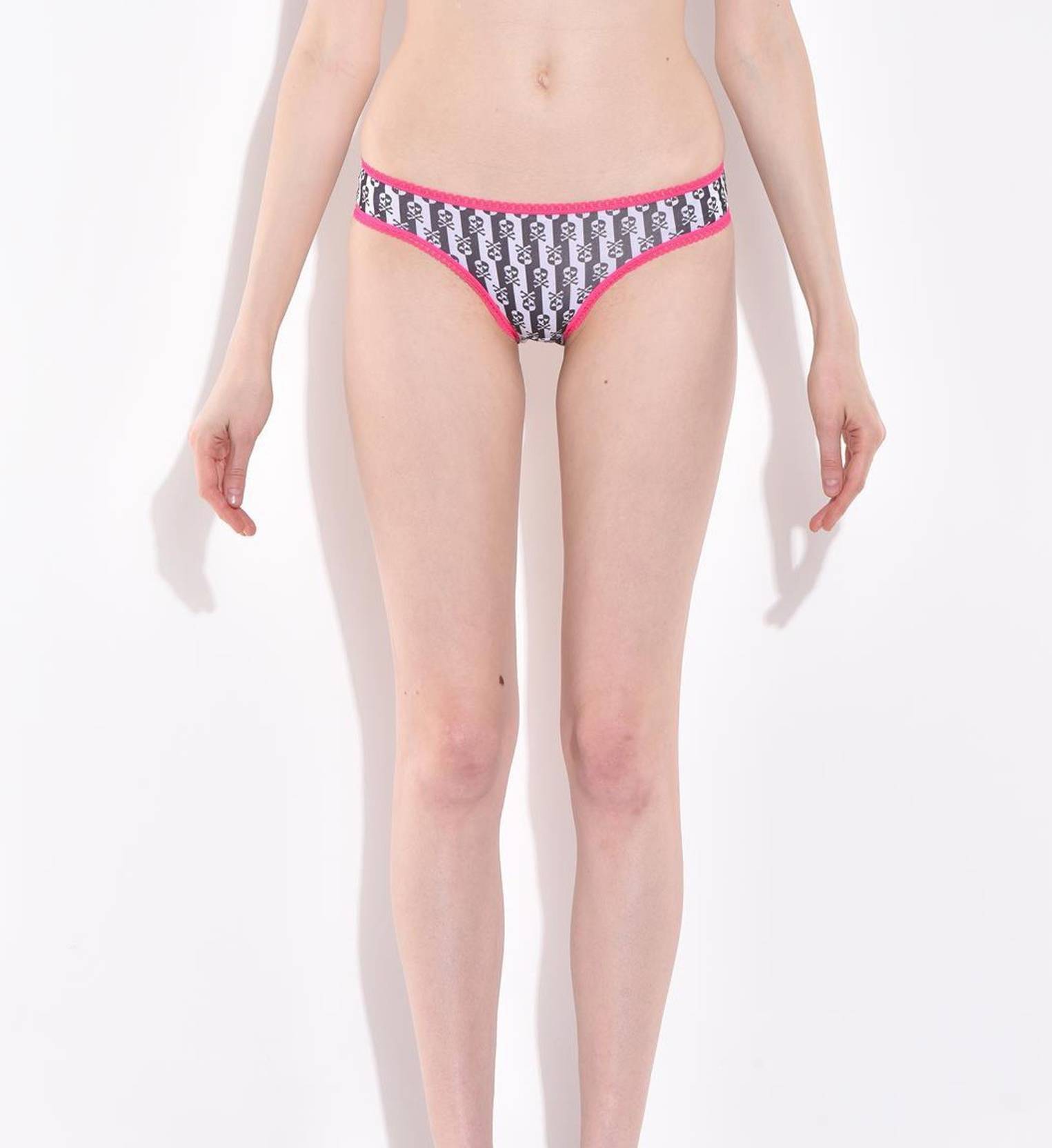 WomenHipsterBlackPanty-0.jpg_1_211bc137-9372-446f-b7b6-4ba4a710575a.jpg