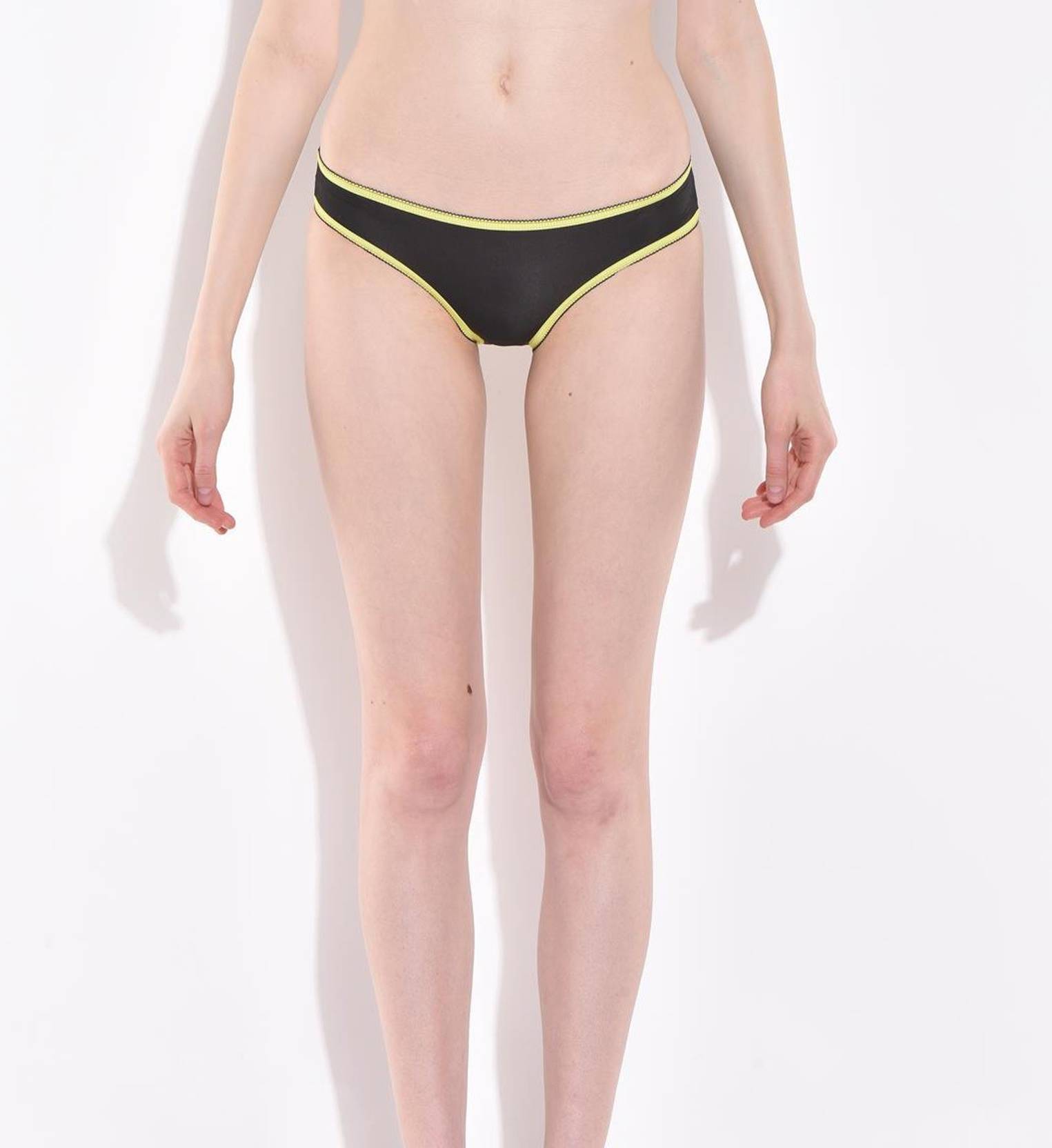 WomenHipsterBlackPanty-0_jpg_15e26e44-fee9-4bb3-a25a-04fec36a14af.jpg