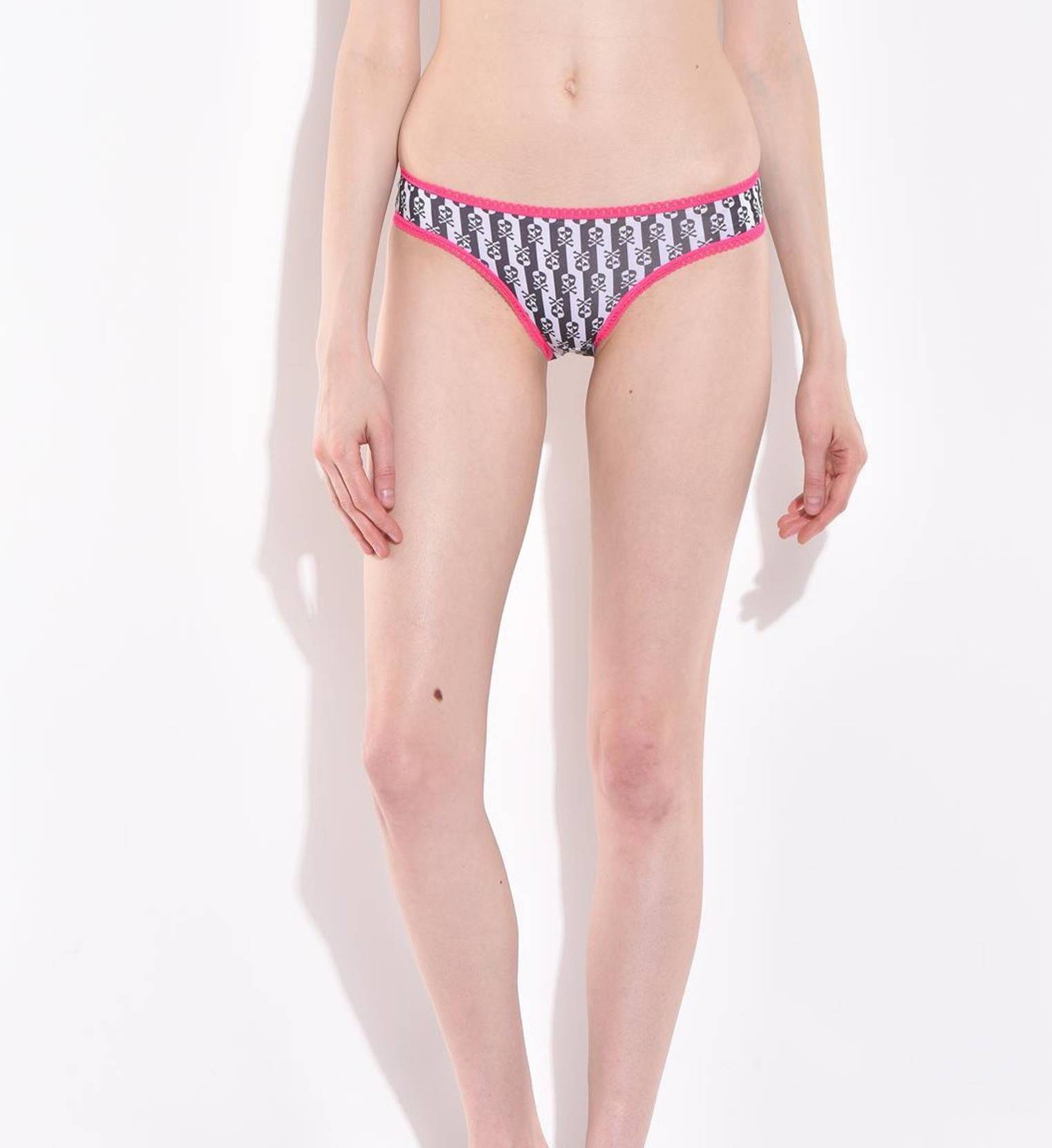 WomenHipsterBlackPanty-1.jpg_1_2a66a020-b86b-48b8-8249-82056bf04110.jpg