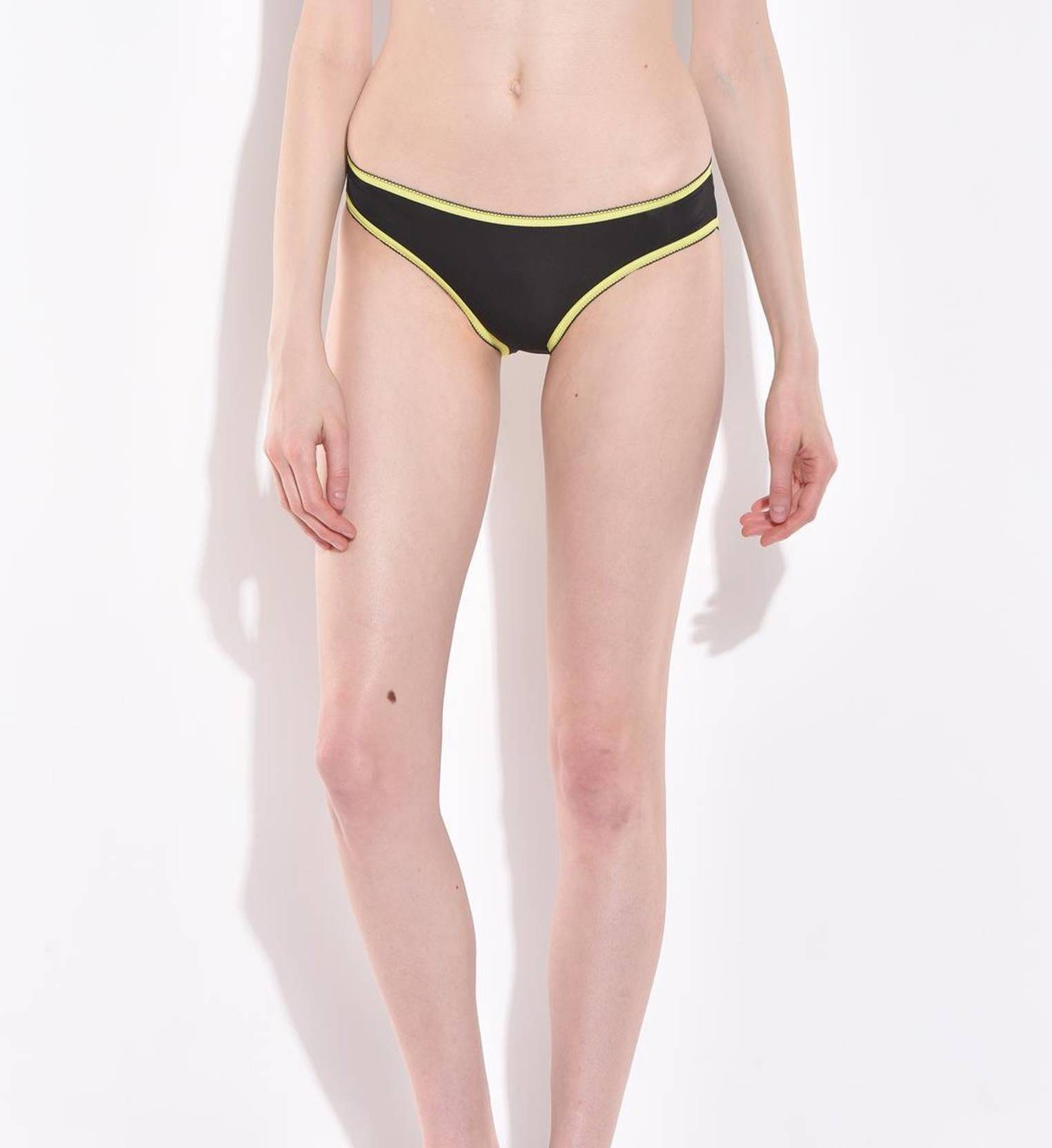 WomenHipsterBlackPanty-1_jpg_e8aa7a99-82e3-44ce-ac28-40f590993c36.jpg