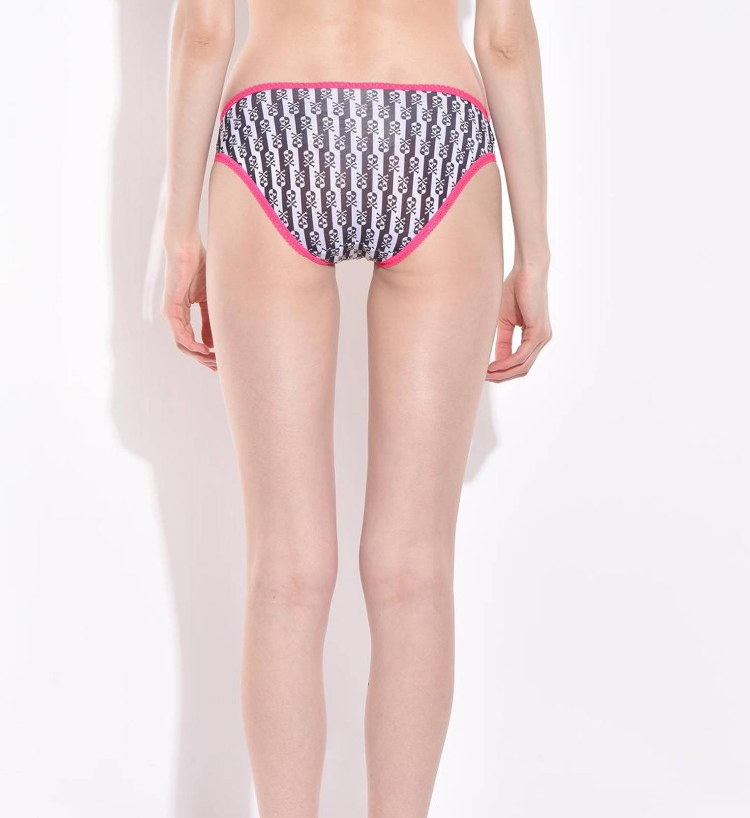 WomenHipsterBlackPanty-3.jpg_1_6aa9eac9-d935-4240-b8e8-2d72868d52b0.jpg