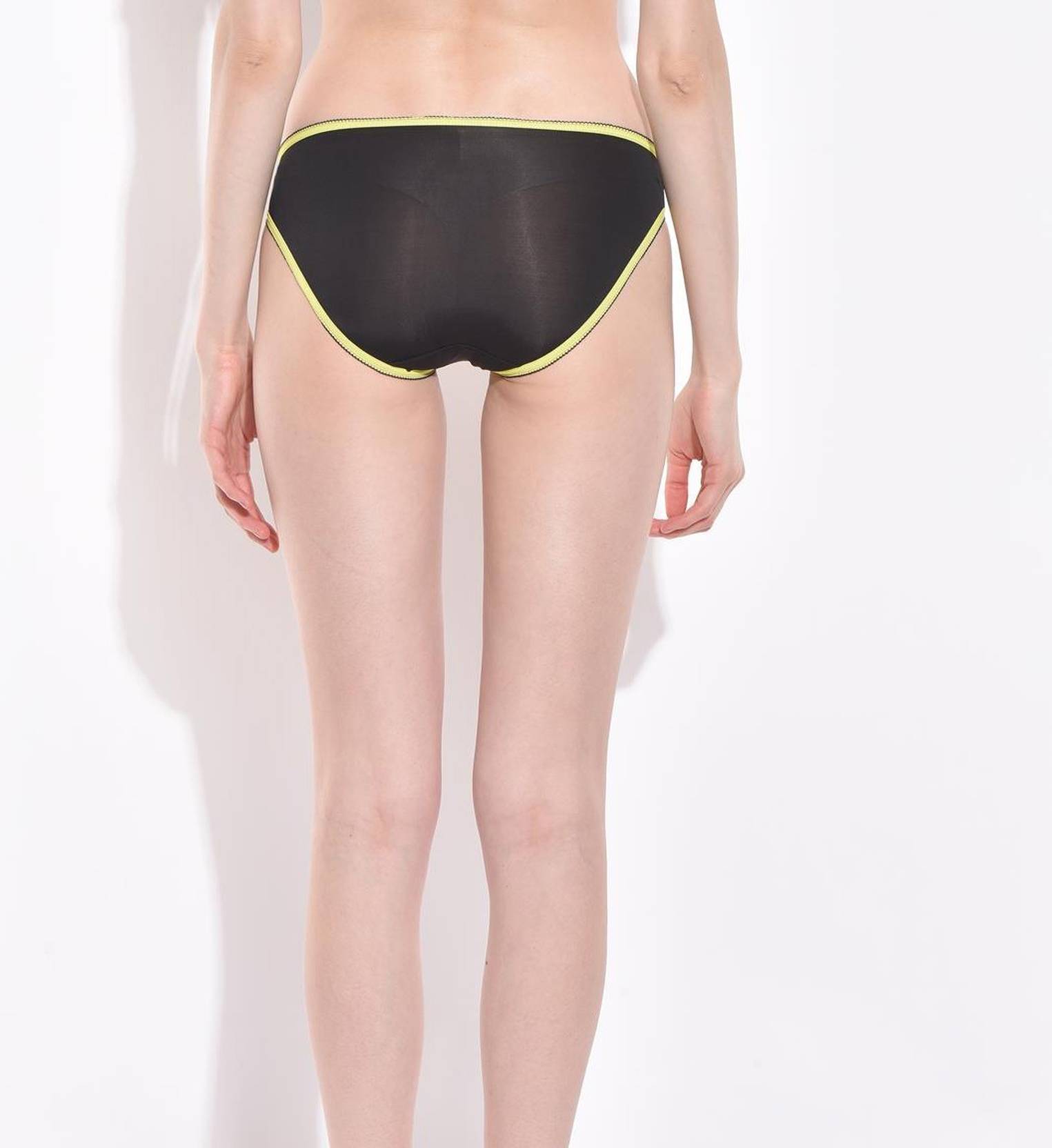 WomenHipsterBlackPanty-3_jpg_4bc835c1-8480-4b56-837a-887ac262b3be.jpg